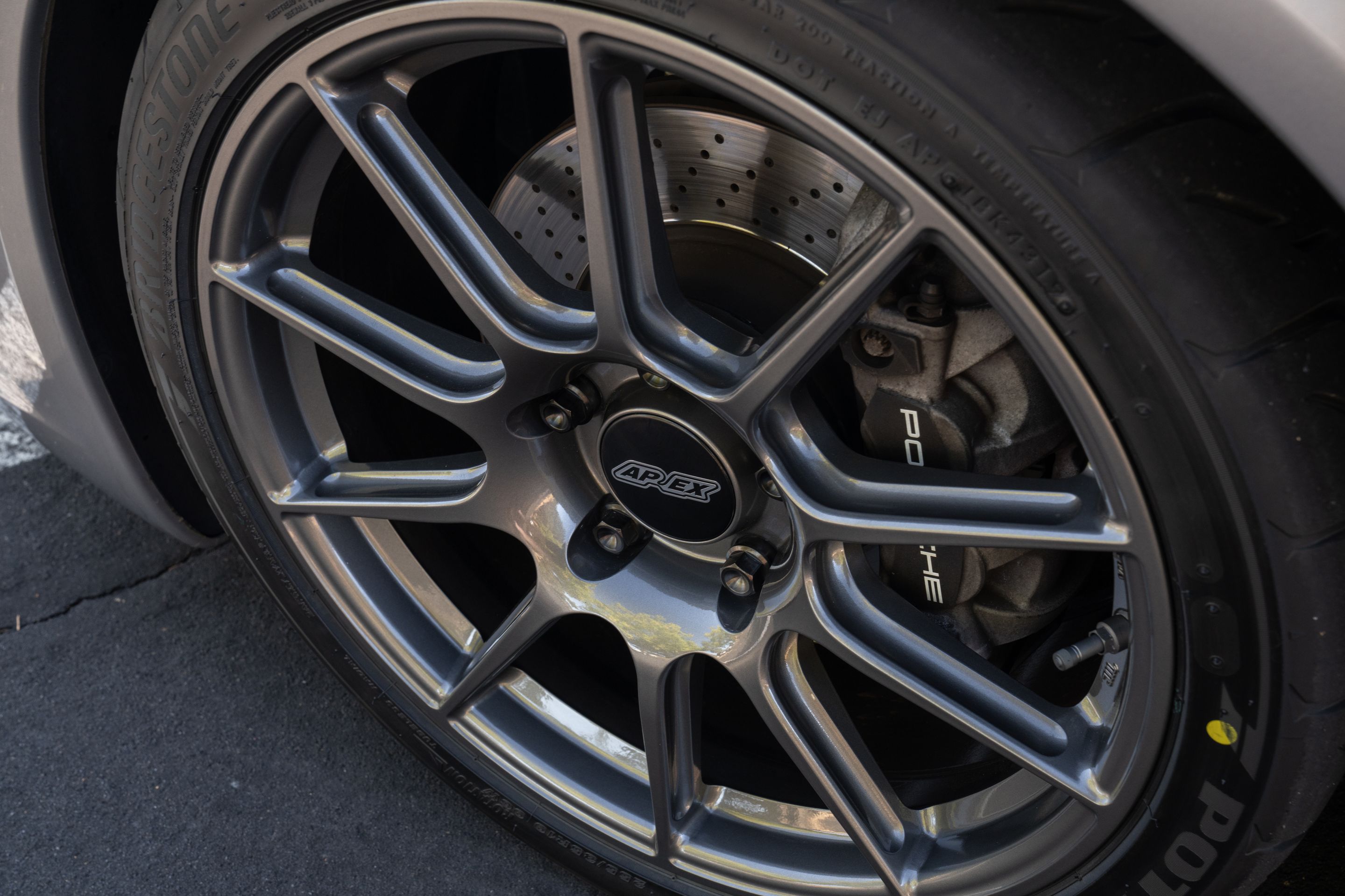 Silver Porsche 911 991.2 Carrera T with 19" SM-10 Apex wheels in Anthracite