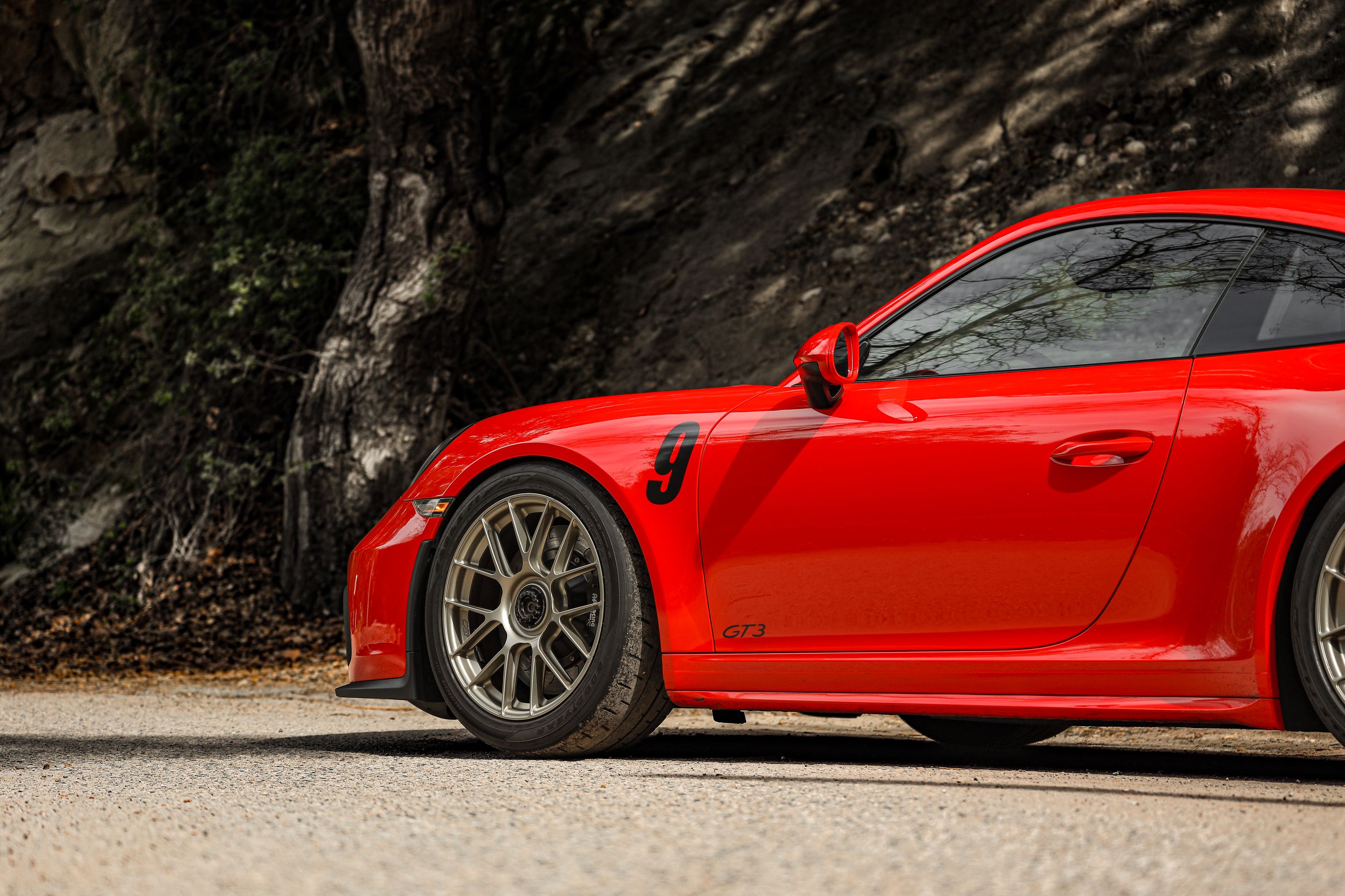 Red Porsche 911 991.2 GT3 with 19" EC-7RS Apex wheels in Motorsport Gold