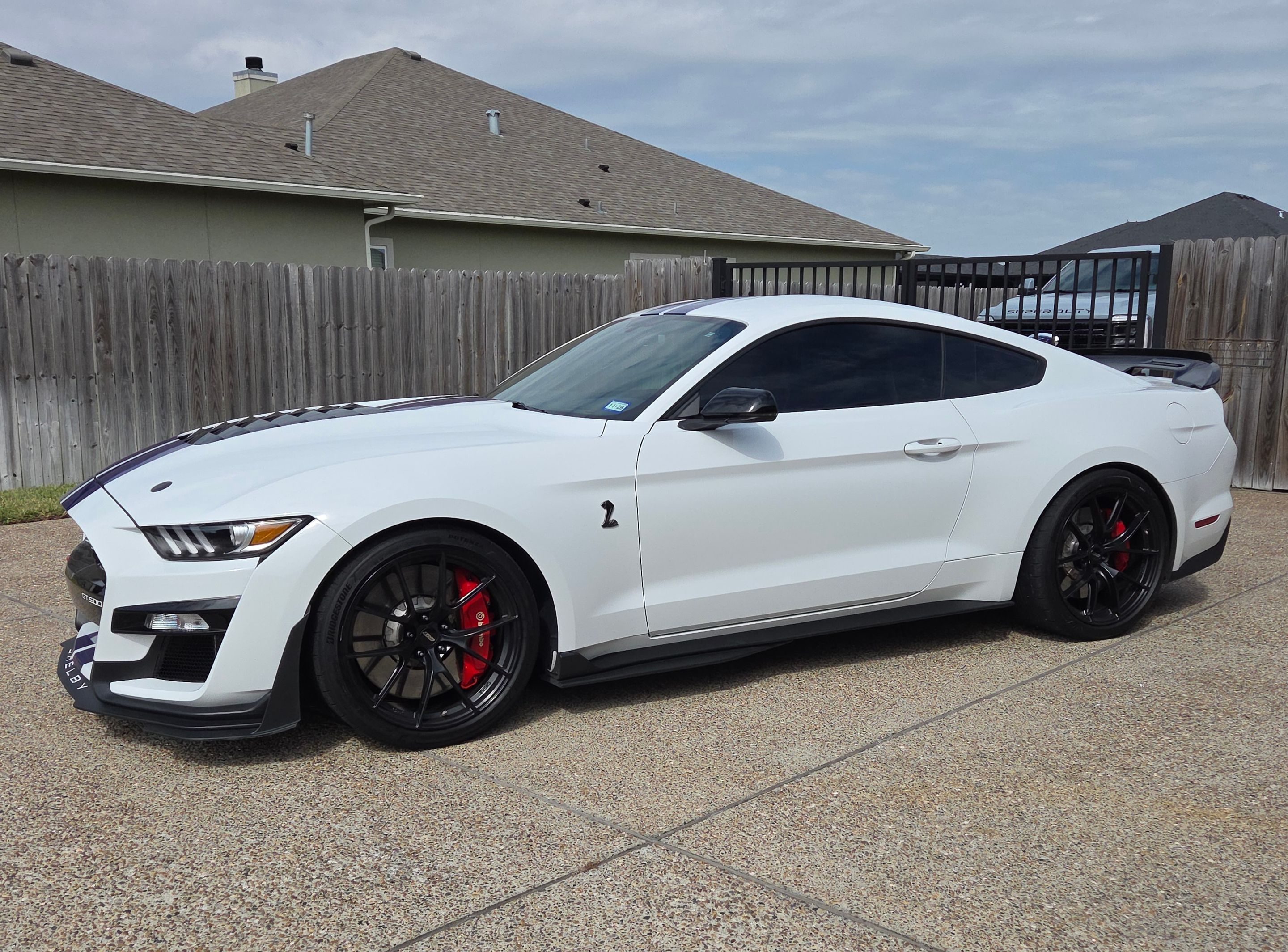 White Ford S550 Mustang GT350 with 20" VS-5RS Apex wheels in Anthracite