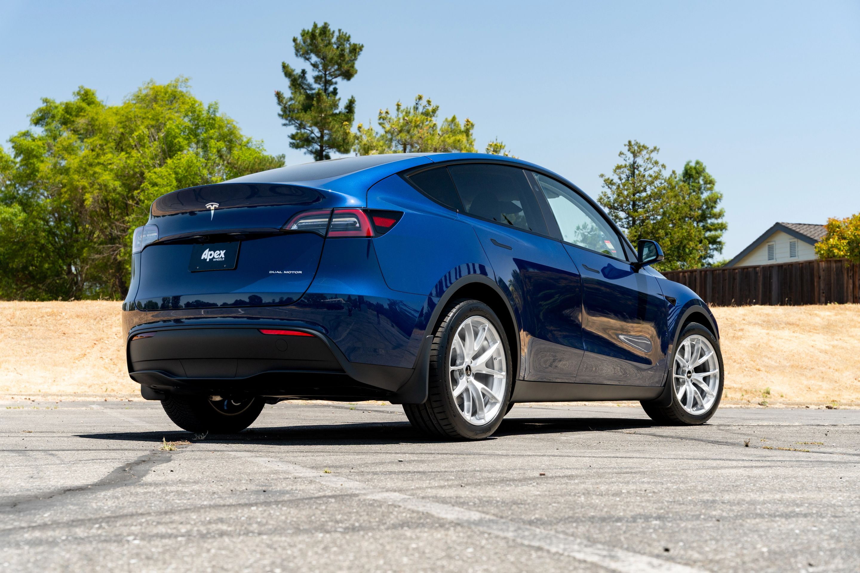 Blue Tesla Model Y RWD/AWD with 20" VS-5RX Apex wheels in Brushed Clear