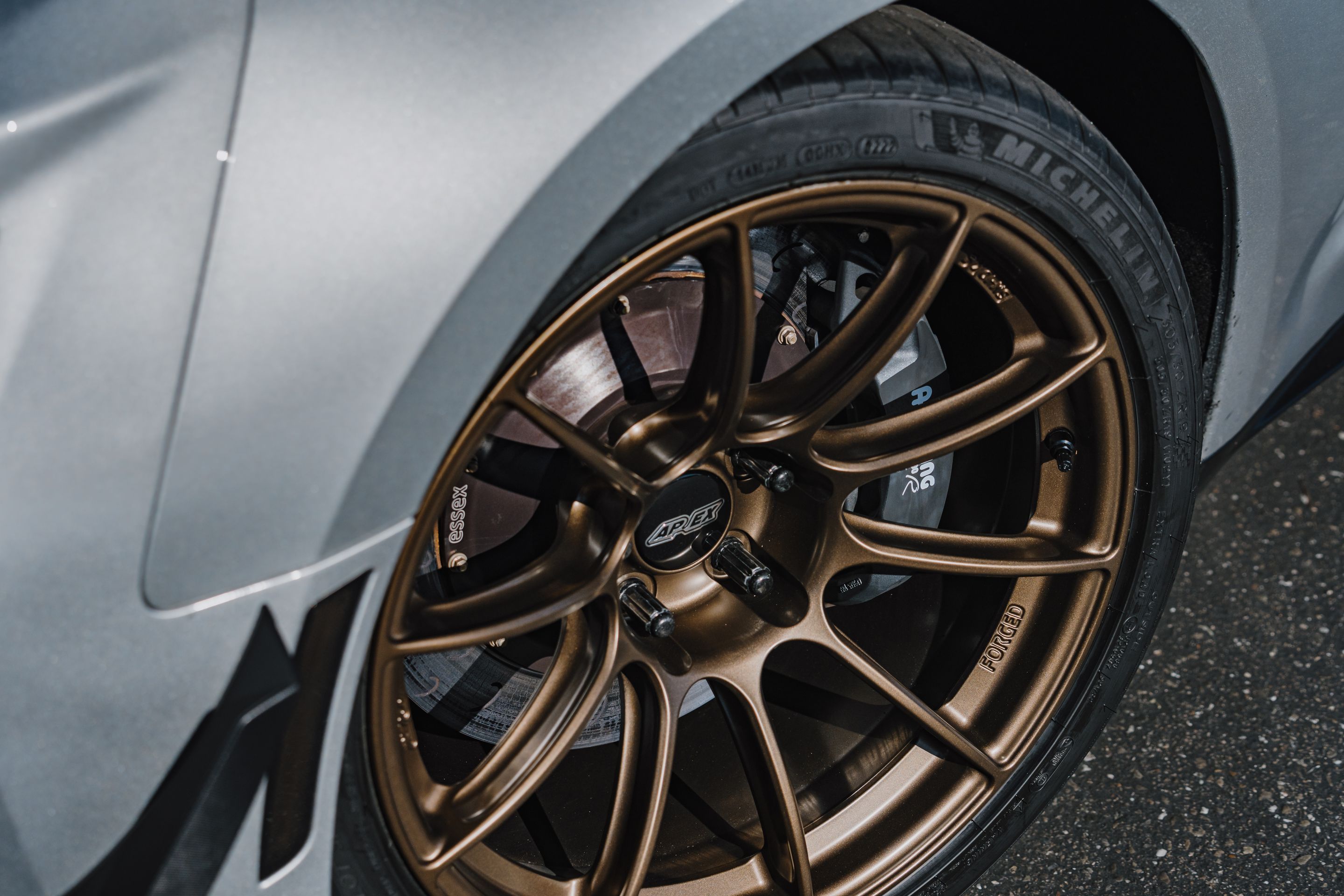 Silver Chevrolet 6th Gen Camaro ZL1 1LE with 19" SM-10RS Apex wheels in Satin Bronze