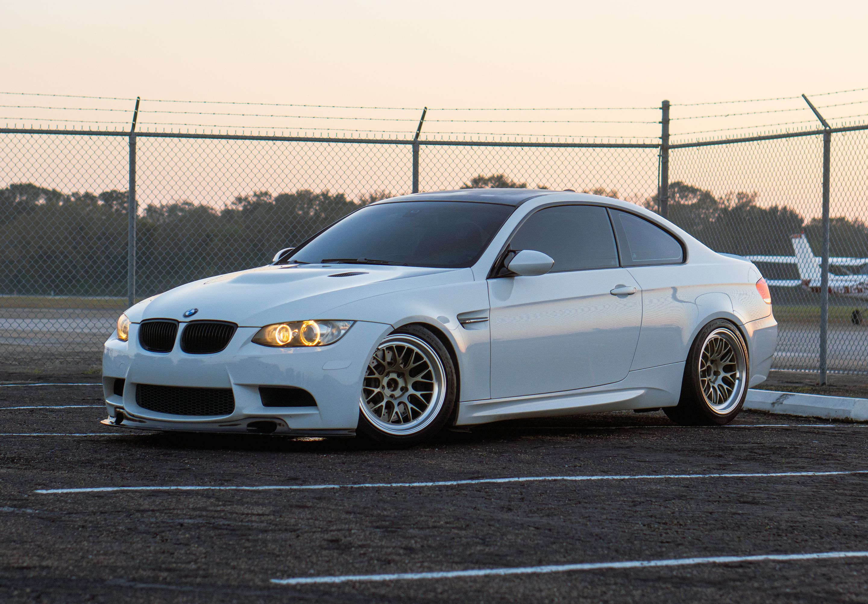 White BMW E92 Coupe M3 with 18" ML-10RT Apex wheels in Machined Lip Gloss Motorsport Gold