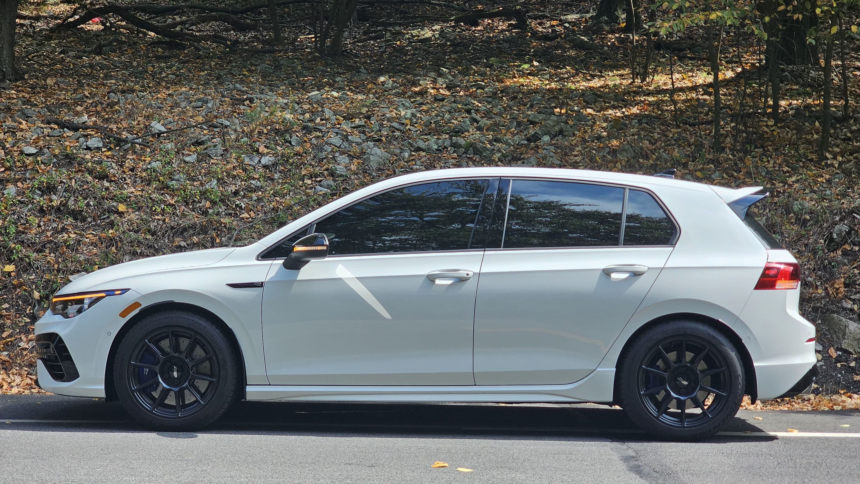 White VW MK8 Golf R with 17" SM-10 Apex wheels in Satin Black