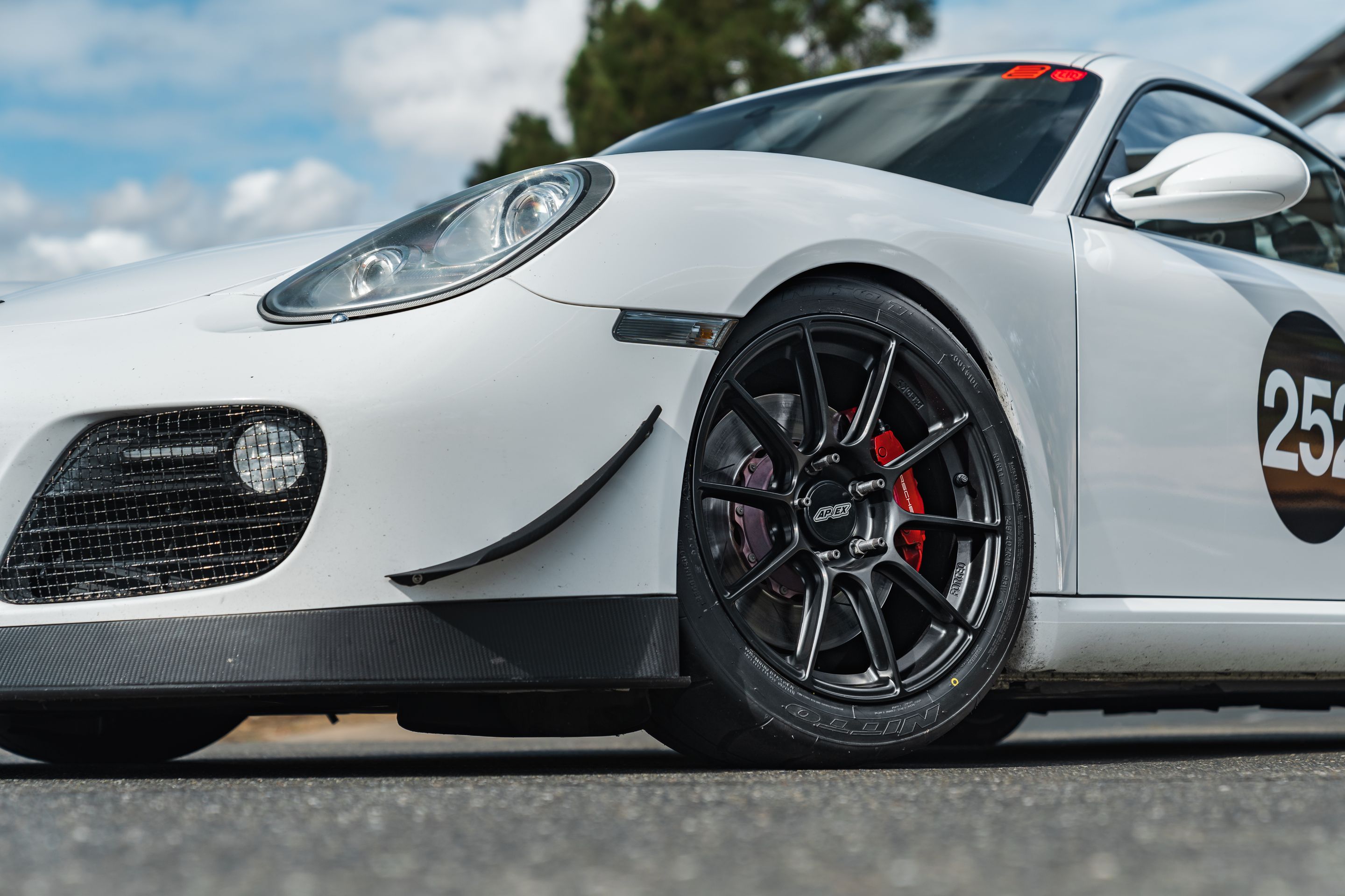 White Porsche 987 Cayman S with 18" SM-10RS Apex wheels in Satin Black