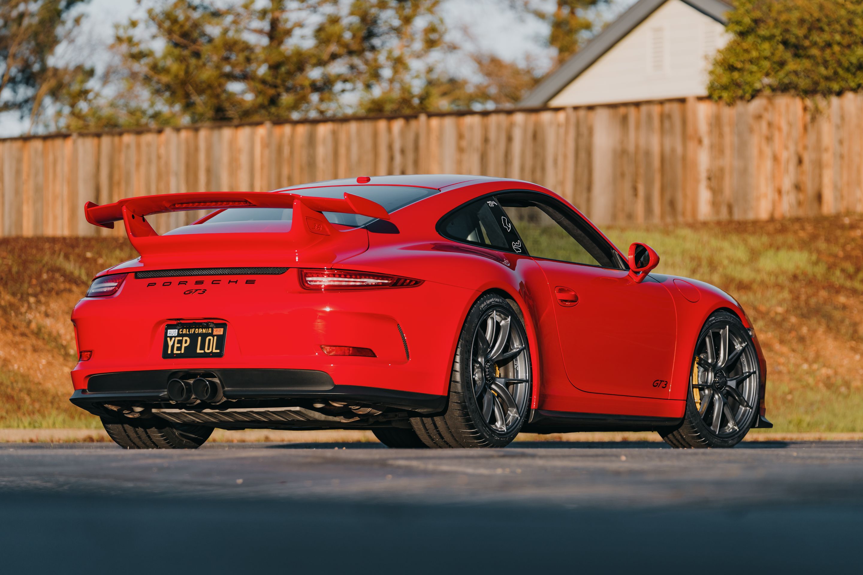 Red Porsche 911 991.1 GT3 with 20" VS-5RS Apex wheels in Anthracite