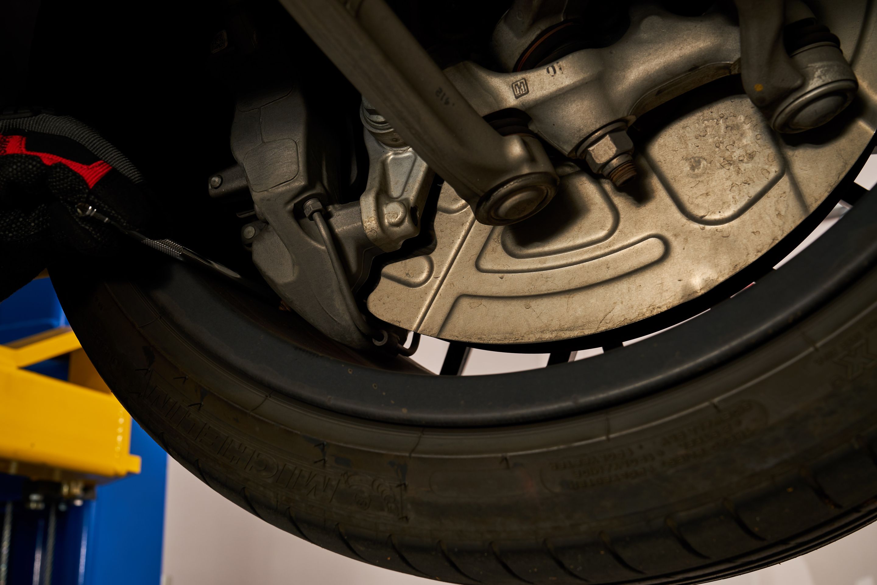 Blue BMW F87 M2 with 19" EC-7 Apex wheels in Race Silver