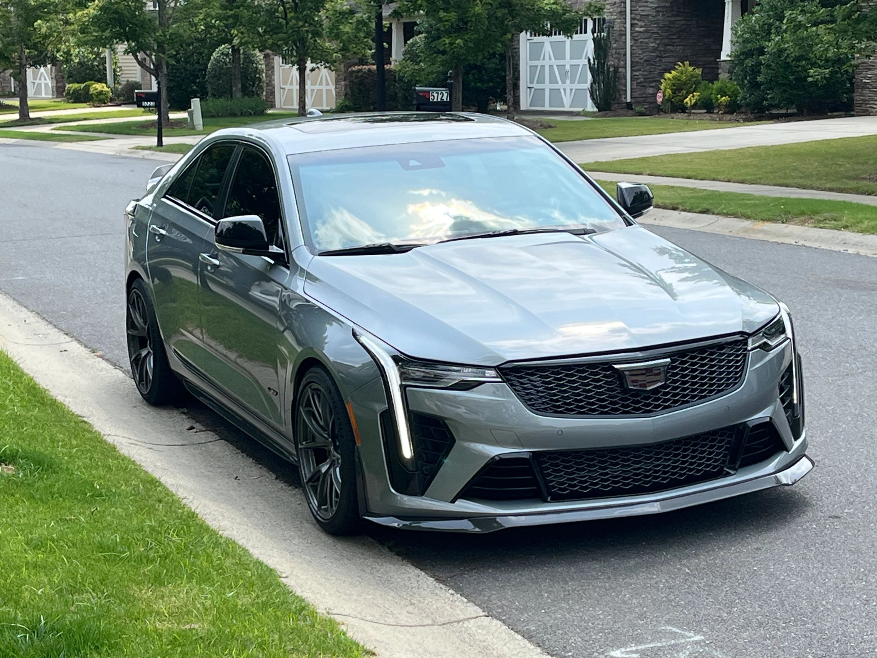 Grey Cadillac CT4-V Blackwing with 18"/19" VS-5 Apex wheels in Anthracite
