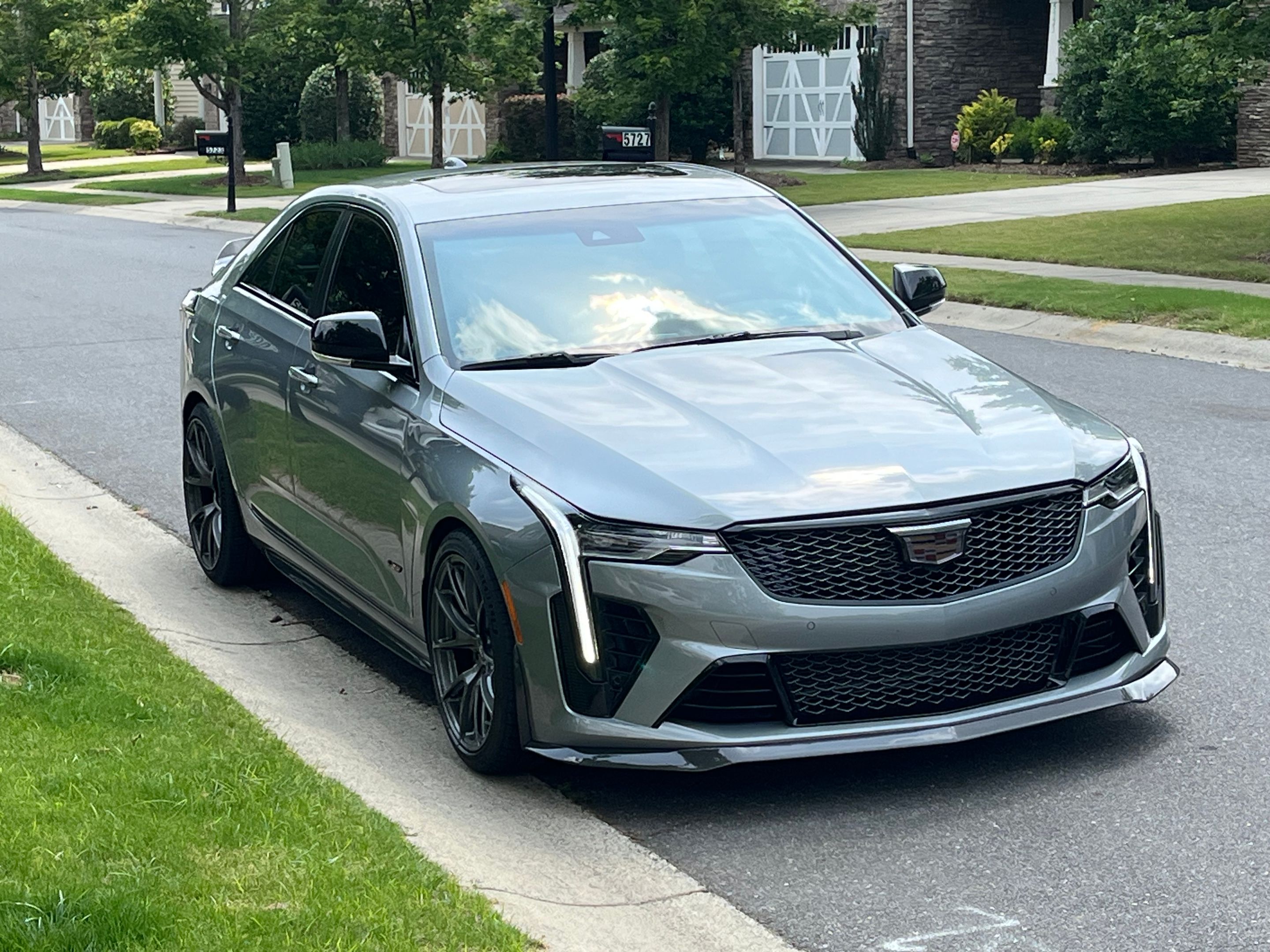Grey Cadillac CT4-V Blackwing with 18"/19" VS-5 Apex wheels in Anthracite