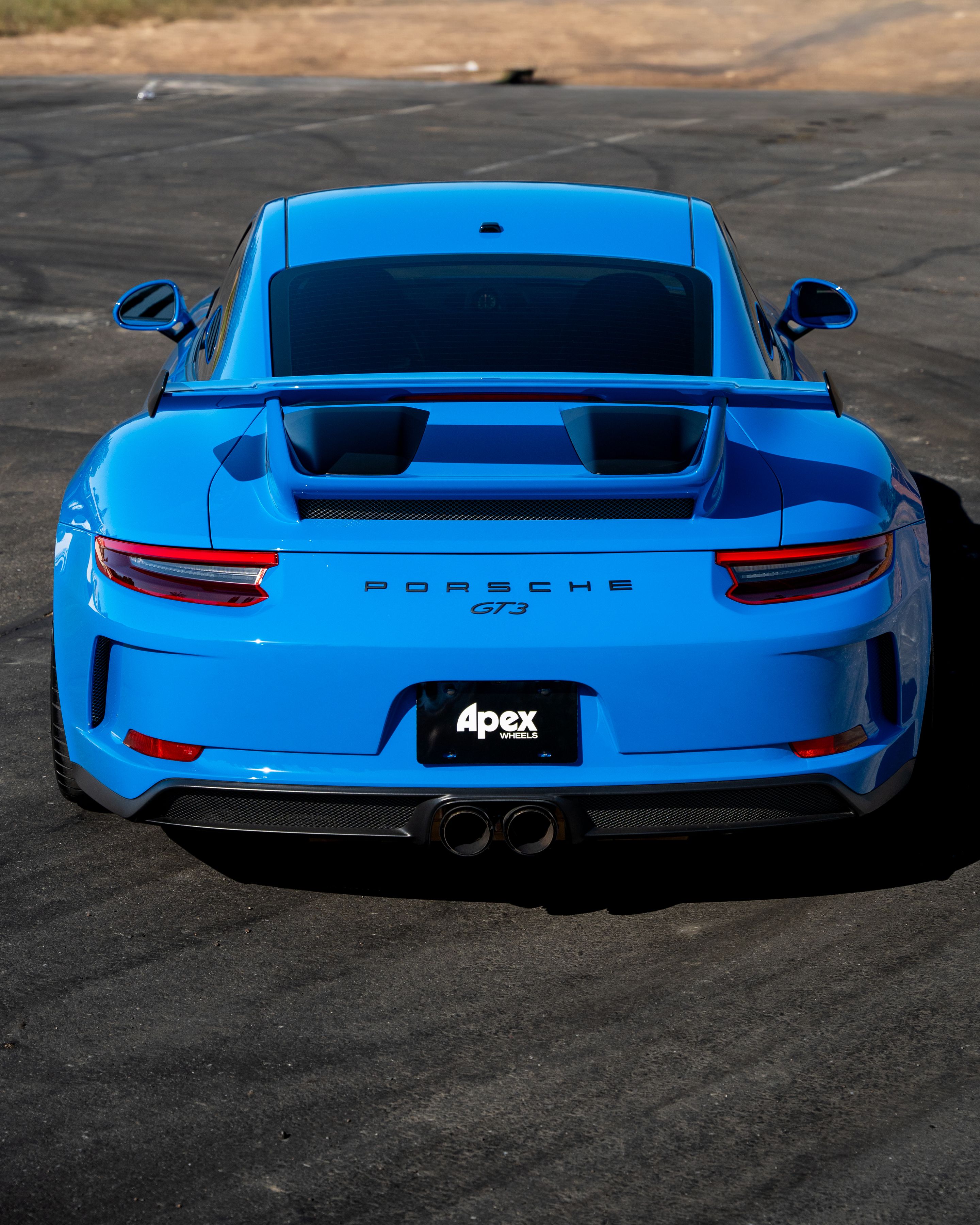 Blue Porsche 911 991.2 GT3 with 19" ML-10RT Apex wheels in Machined Lip Gloss Motorsport Gold