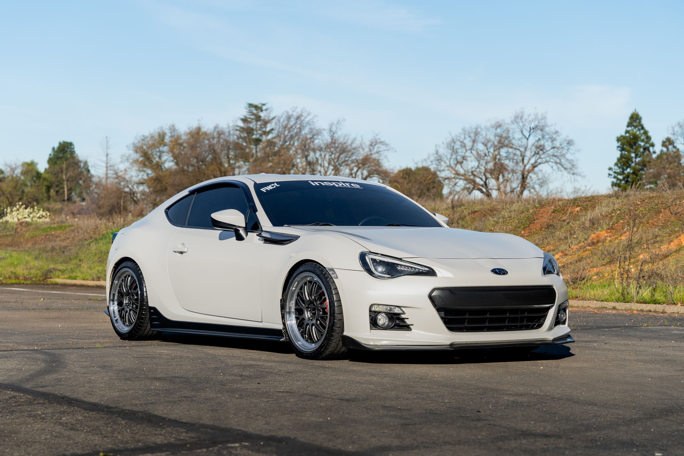 White Subaru ZC6 / Gen 1 BRZ with 18" ML-10RT Apex wheels in Machined Lip Anthracite