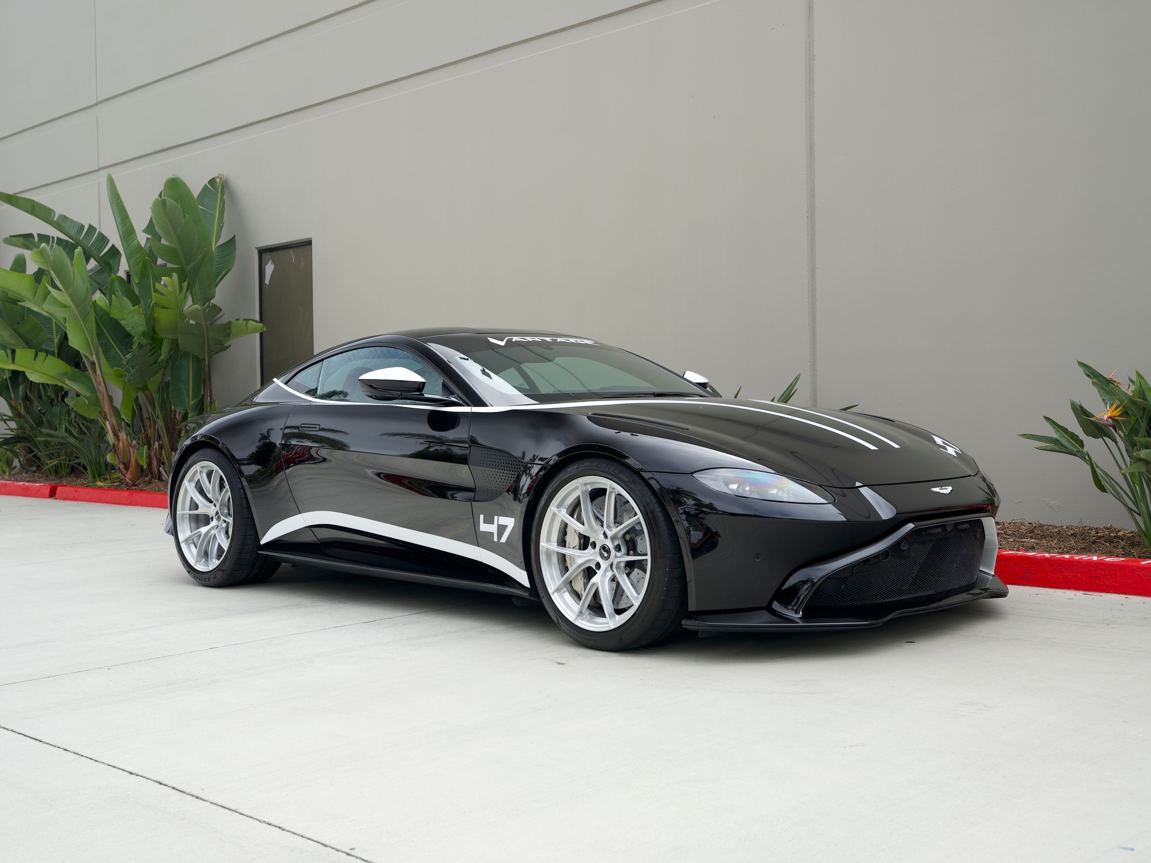 Black Aston Martin Vantage - VS-5RS in Brushed Clear