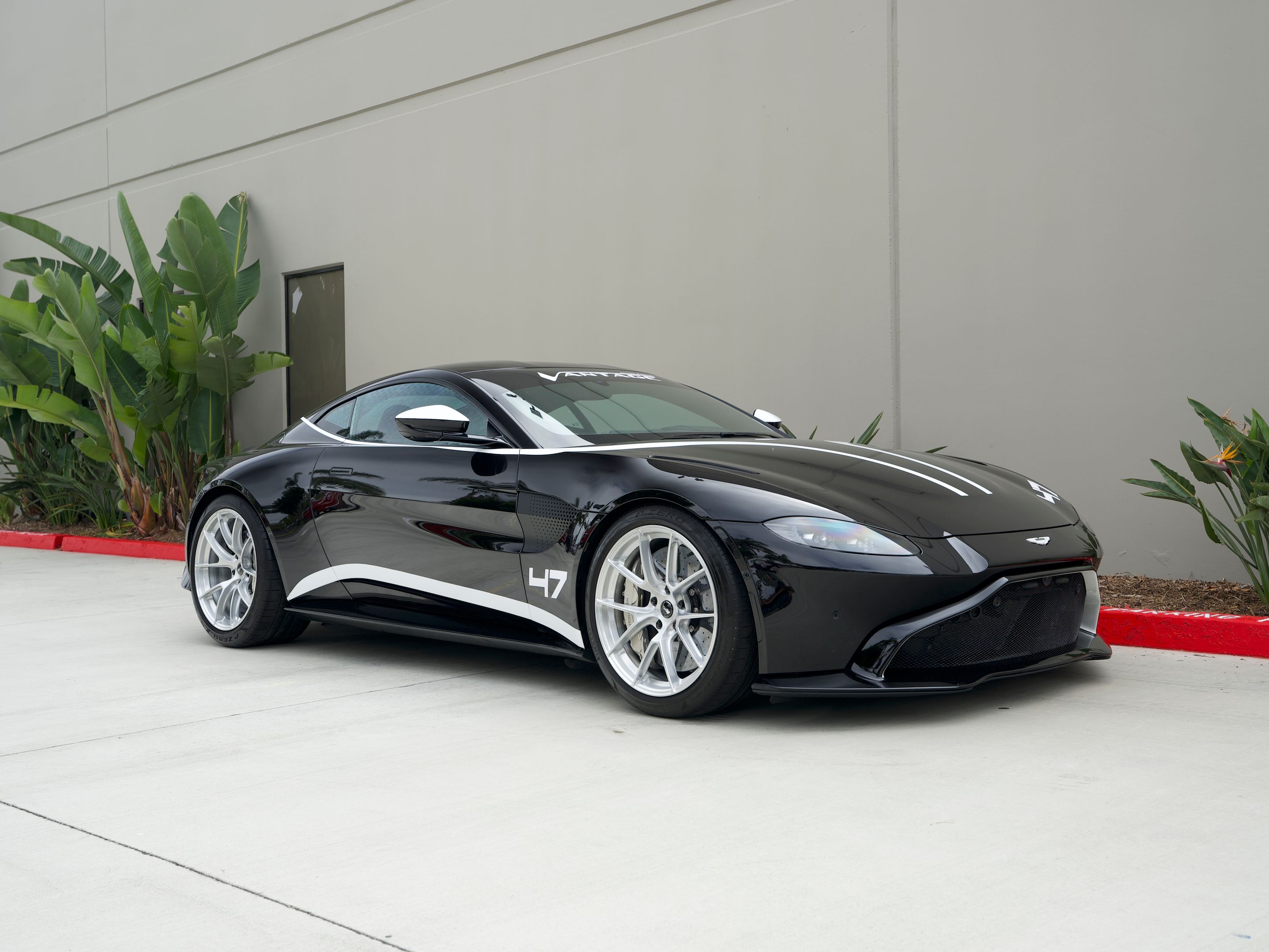 Black Aston Martin AM6 V8 Vantage with 20" VS-5RS Apex wheels in Brushed Clear