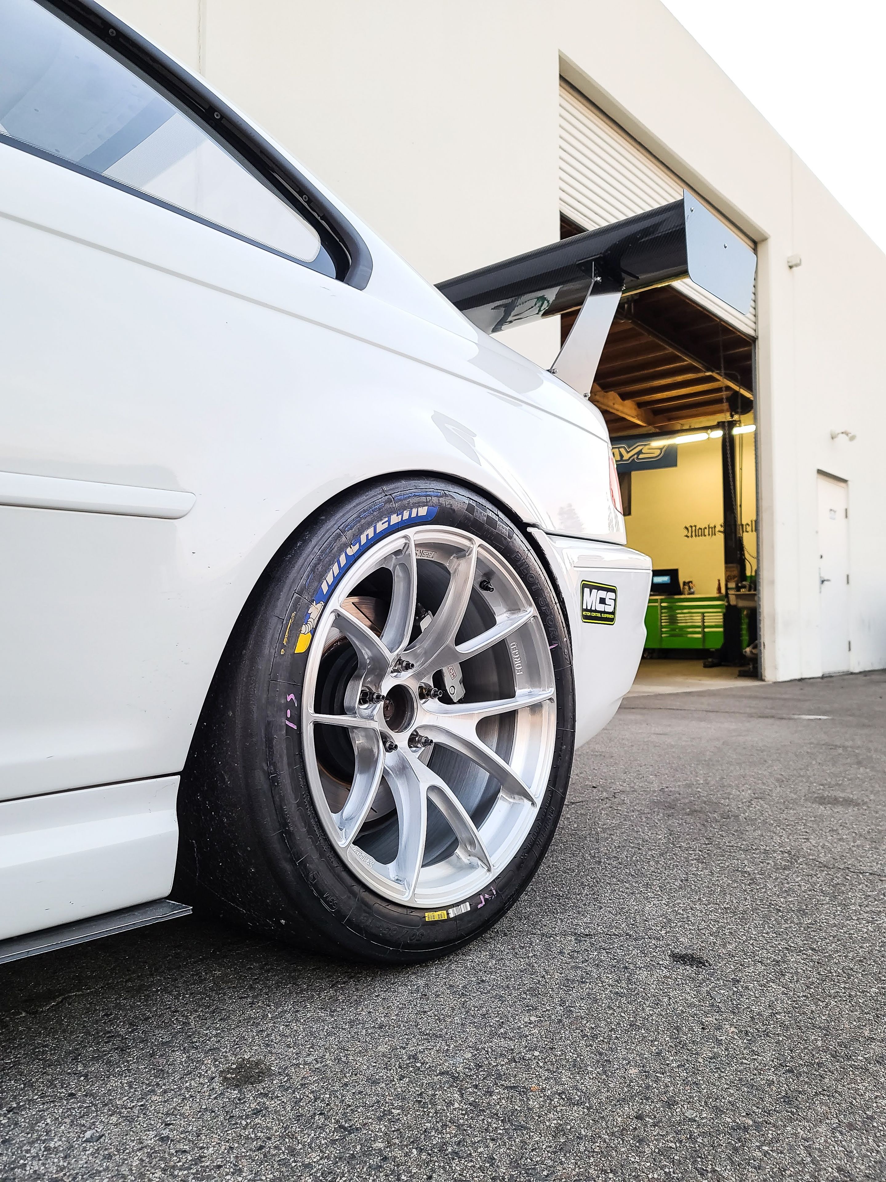 White BMW E46 M3 with 18" VS-5RS Apex wheels in Brushed Clear