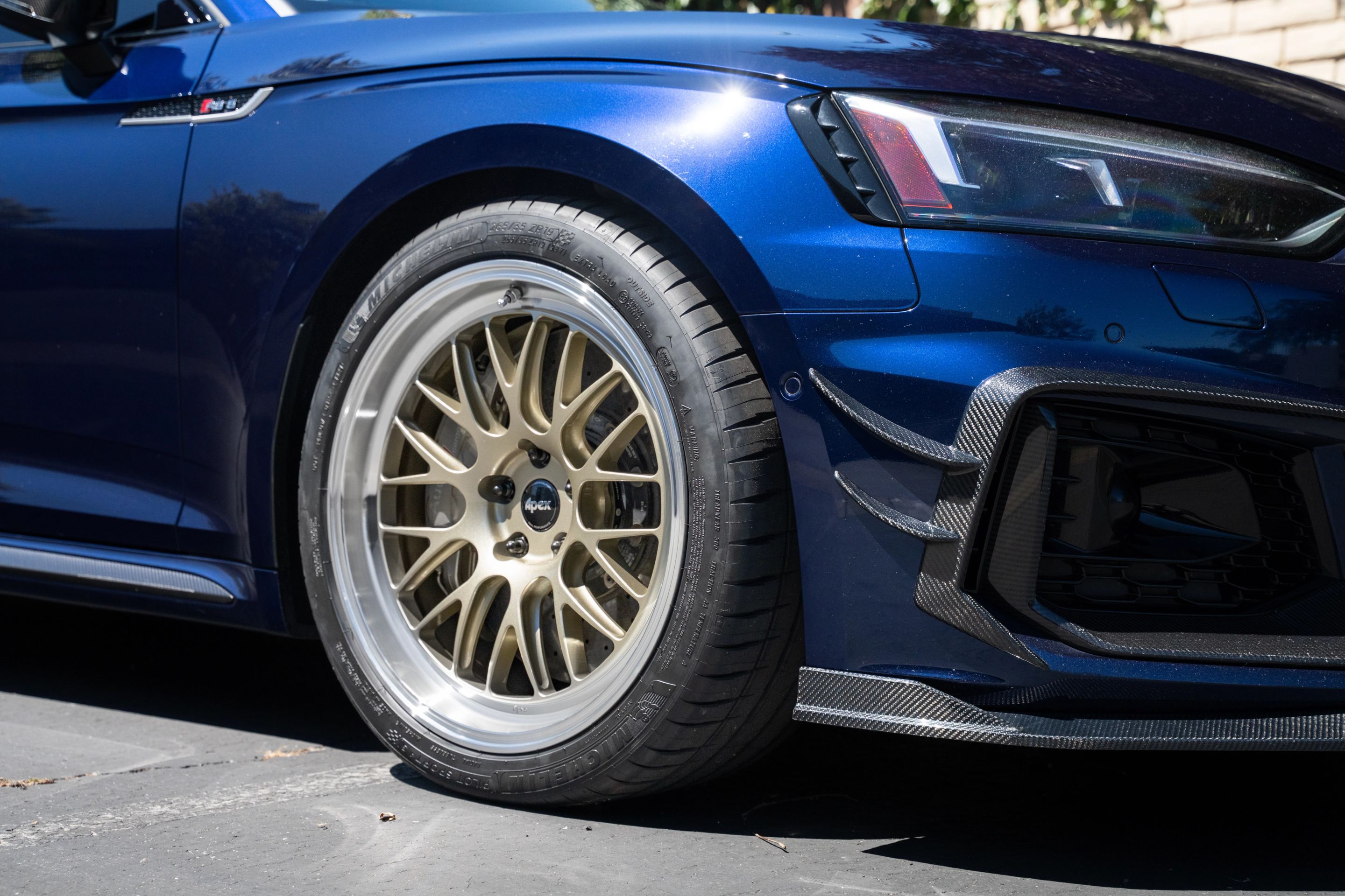 Blue Audi B9 RS 5 Sportback with 19" ML-10RT Apex wheels in Machined Lip Gloss Motorsport Gold