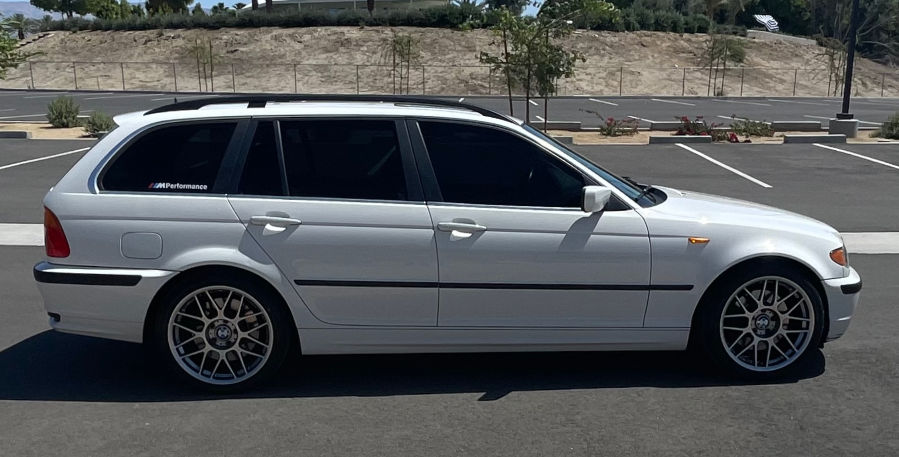 White BMW E46 3 Series with 18" ARC-8 Apex wheels in Hyper Black