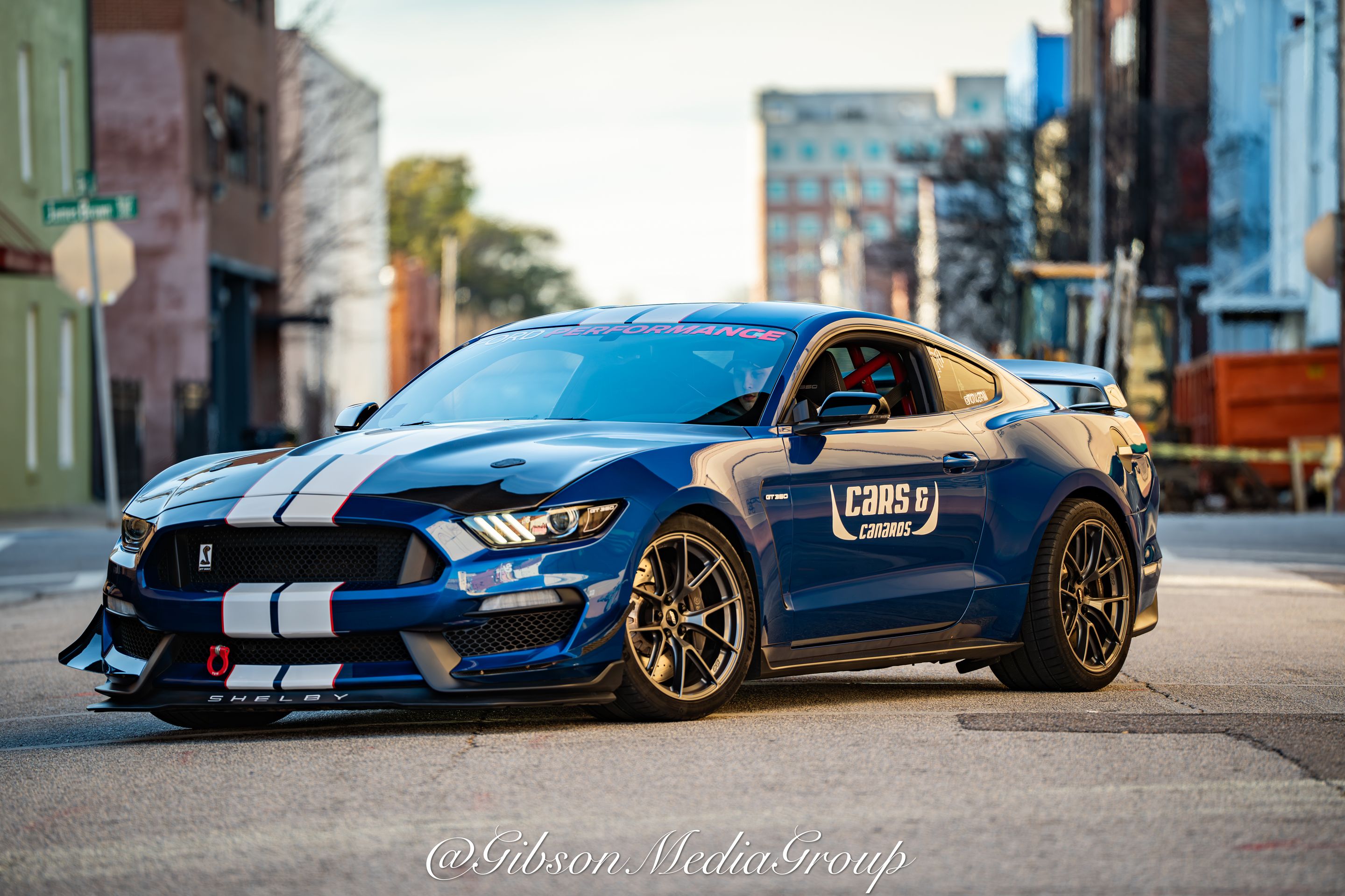 Blue Ford S550 Mustang GT350 with 19" VS-5RS Apex wheels in Anthracite