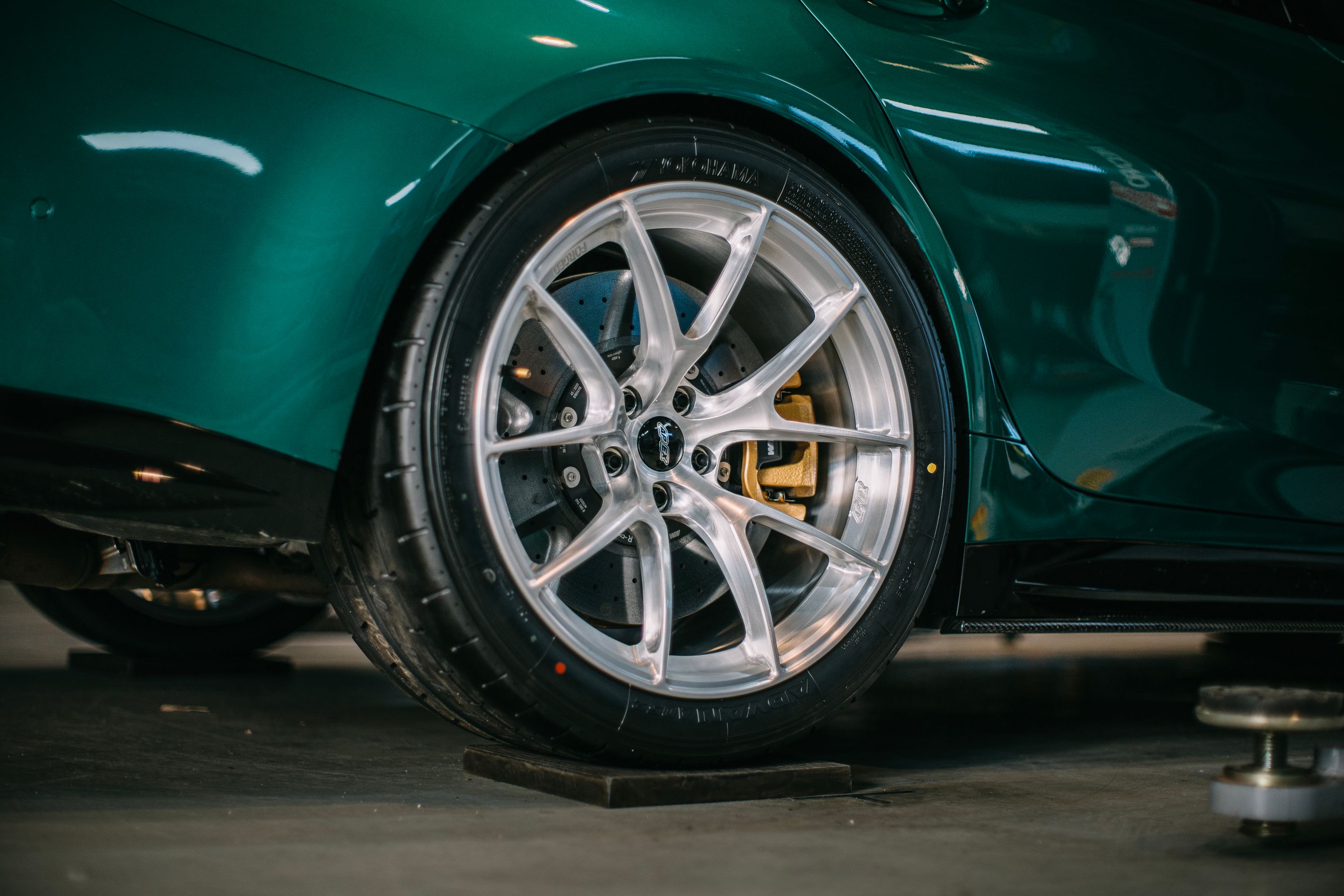 Green BMW G80 M3 with 19" VS-5RS Apex wheels in Brushed Clear