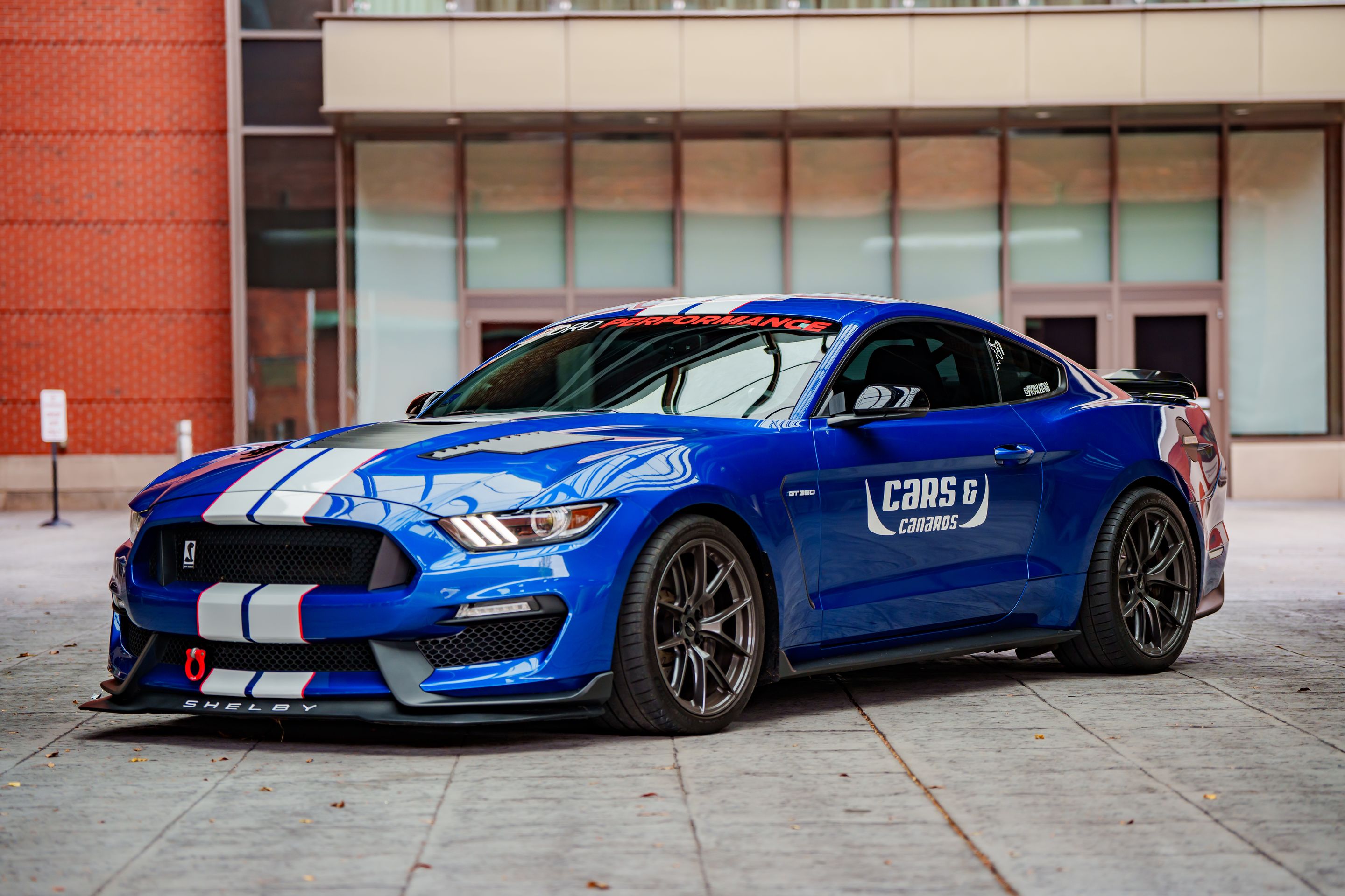 Blue Ford S550 Mustang GT350 with 19" VS-5RS Apex wheels in Anthracite