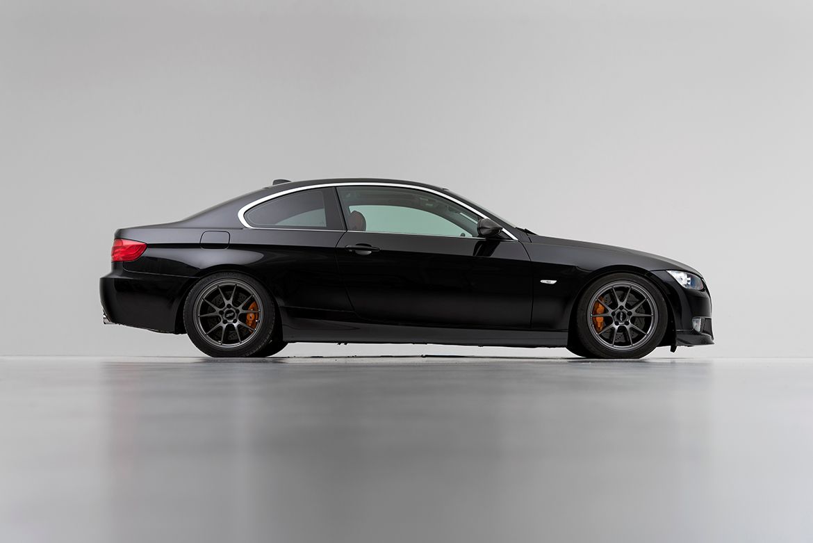 Black BMW E92 Coupe 3 Series with 18" FL-5 Apex wheels in Anthracite