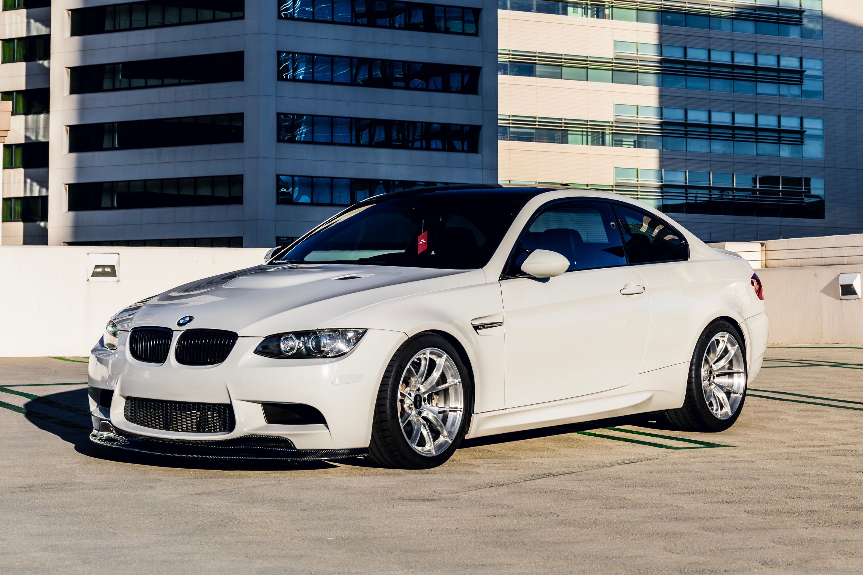 White BMW E92 Coupe M3 with 18" VS-5RS Apex wheels in Brushed Clear