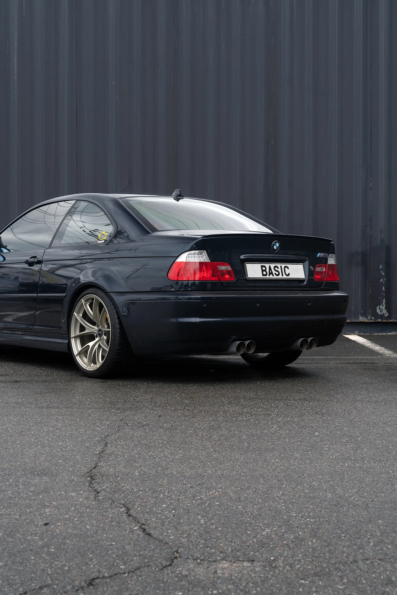 Black BMW E46 M3 with 19" VS-5RS Apex wheels in Motorsport Gold