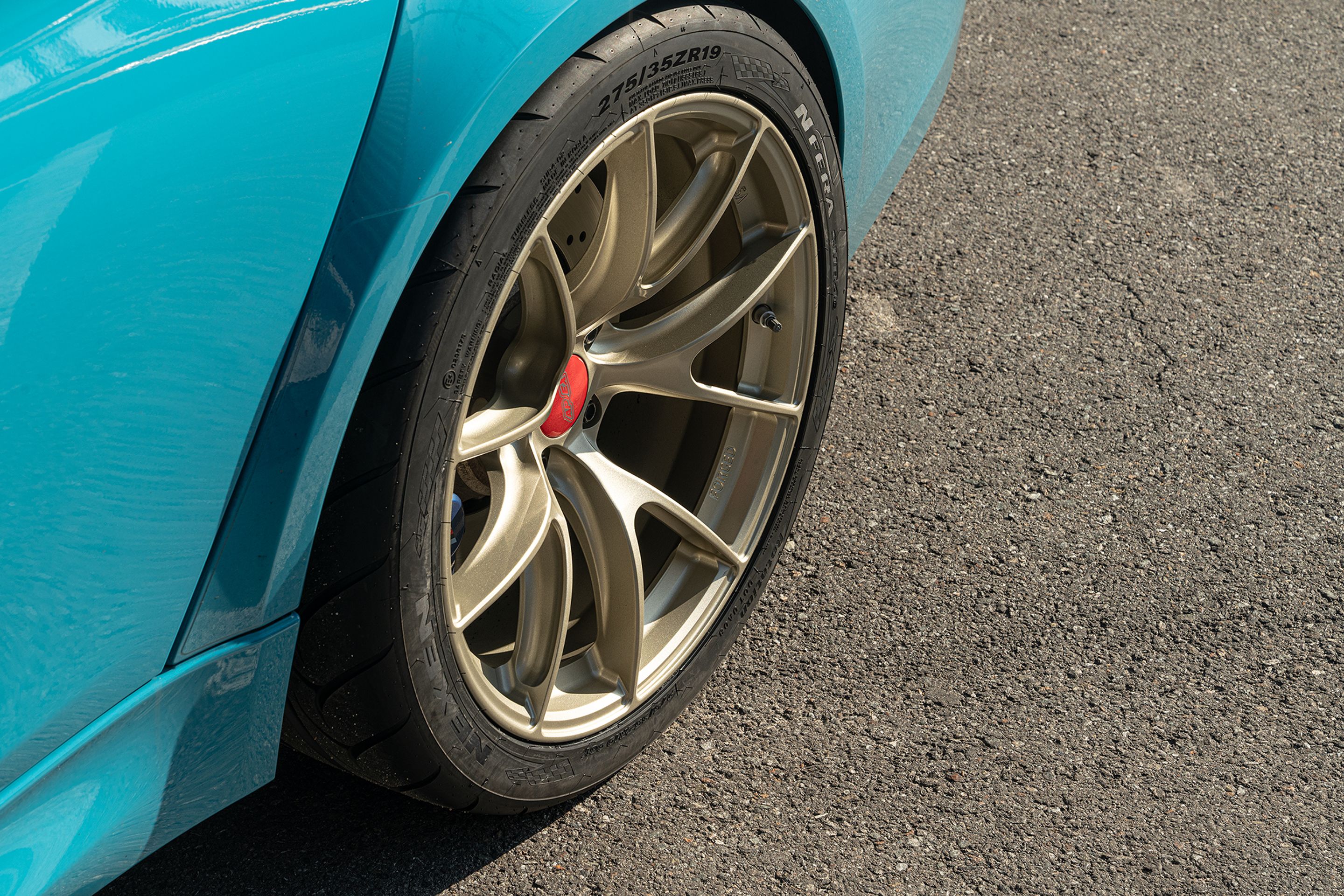 Blue BMW F80 M3 with 19" VS-5RS Apex wheels in Motorsport Gold