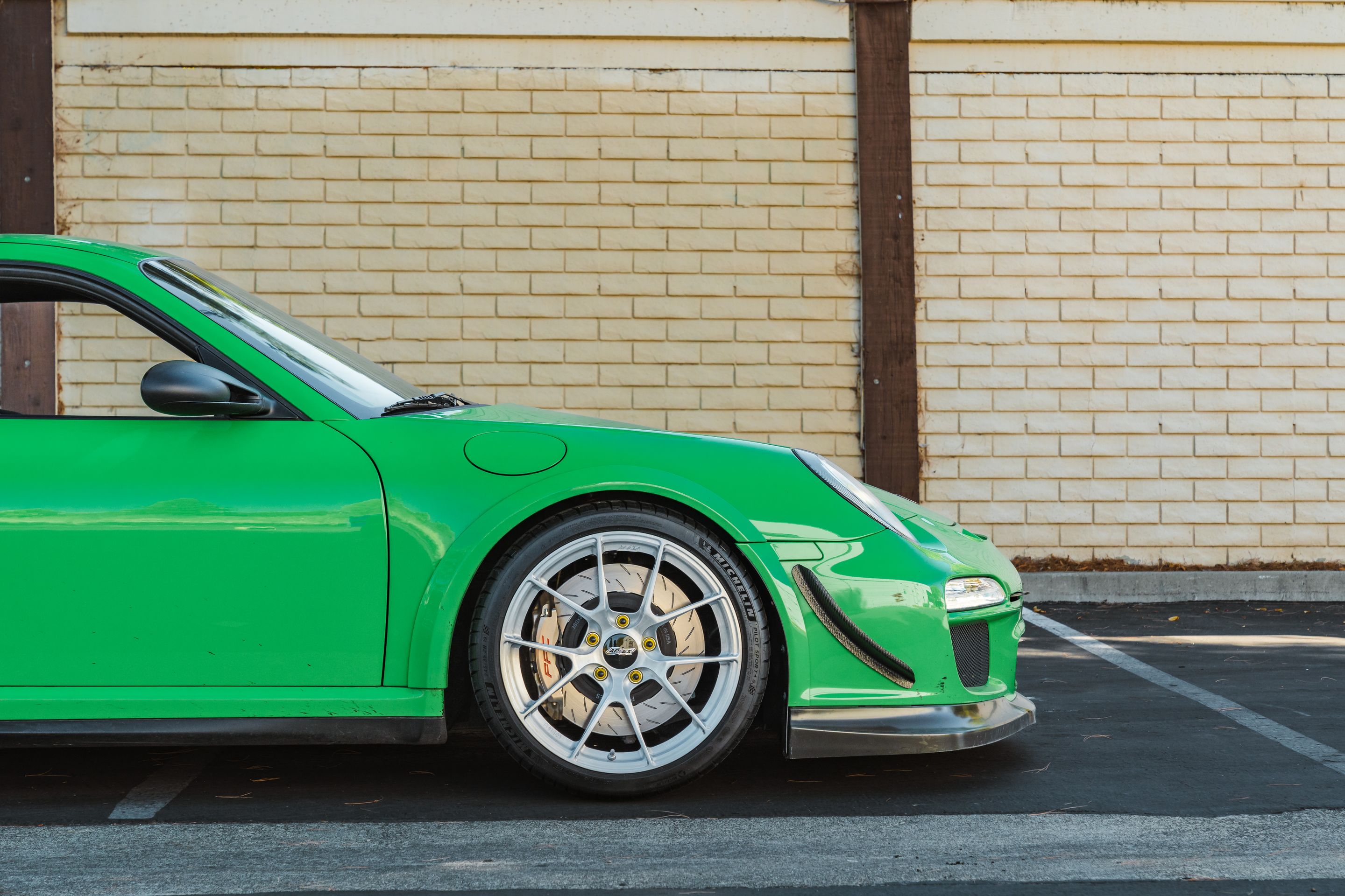 Green Porsche 911 997 GT3 RS with 19" VS-5RS Apex wheels in Brushed Clear