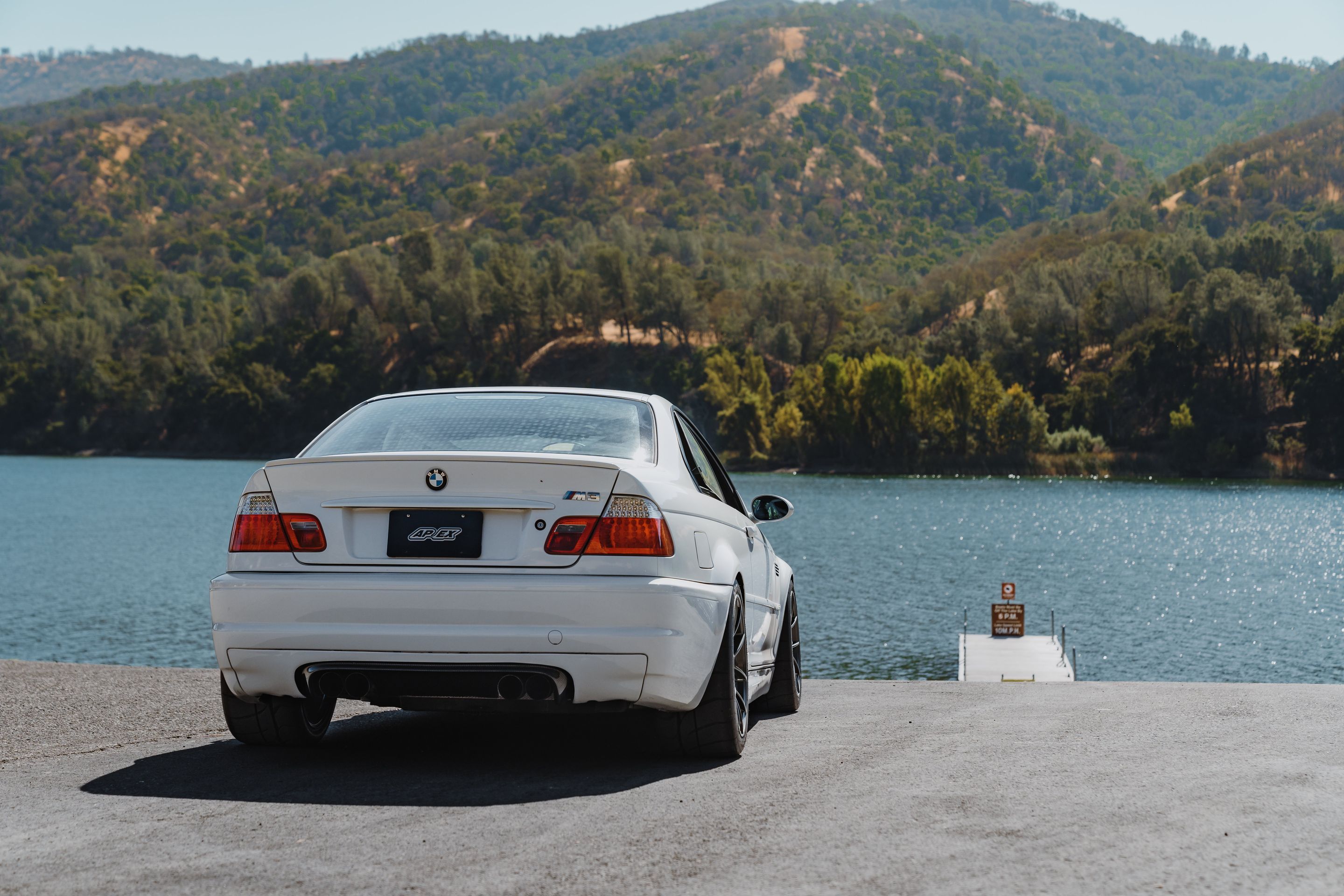 White BMW E46 M3 with 18" VS-5RS Apex wheels in Anthracite