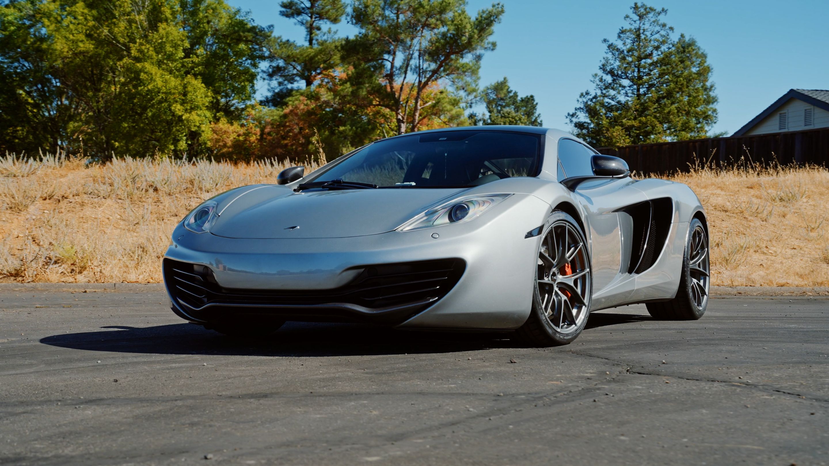 Silver McLaren MP4-12C with 19"/20" VS-5RS Apex wheels in Anthracite