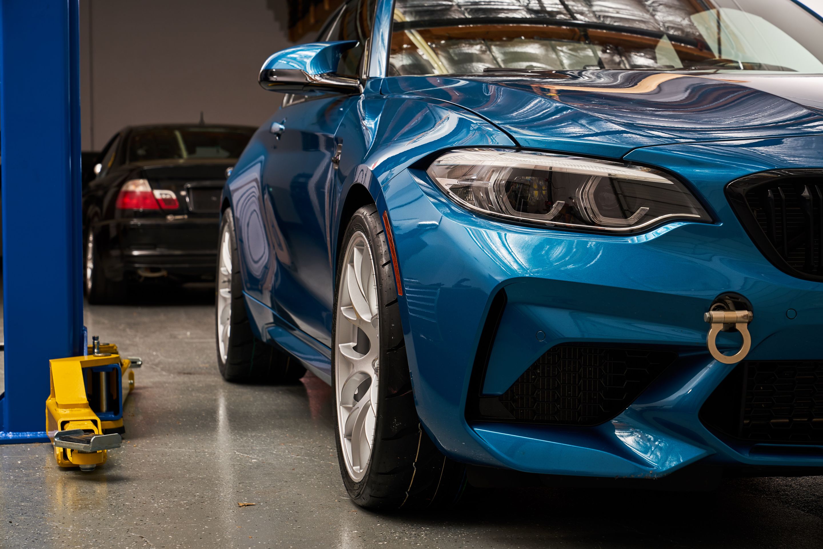 Blue BMW F87 M2 with 19" EC-7 Apex wheels in Race Silver