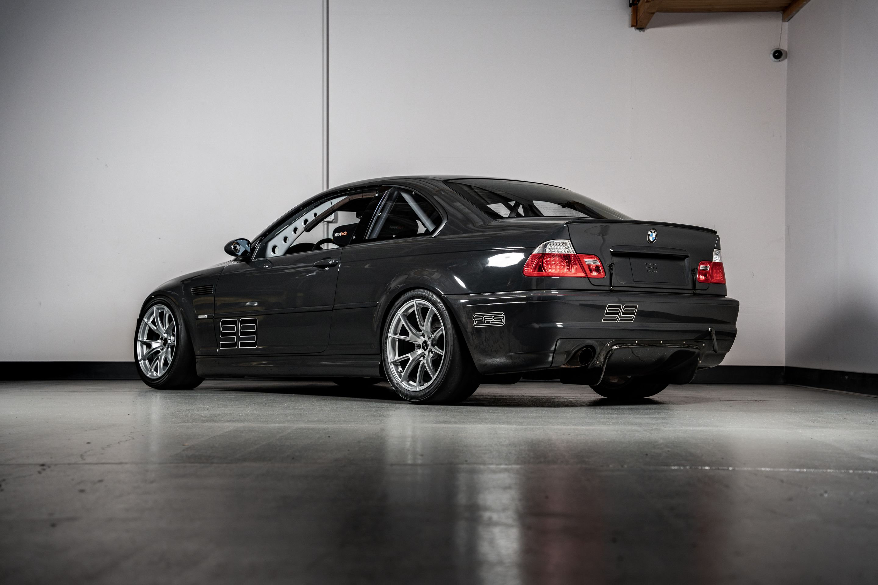 Grey BMW E46 M3 with 18" VS-5 Apex wheels in Race Silver