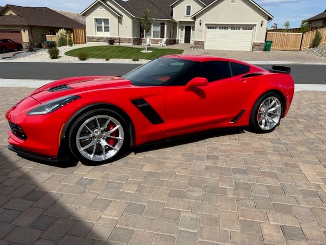 Red Chevrolet C7 Corvette Z06 with 19"/20" VS-5RS Apex wheels in Brushed Clear