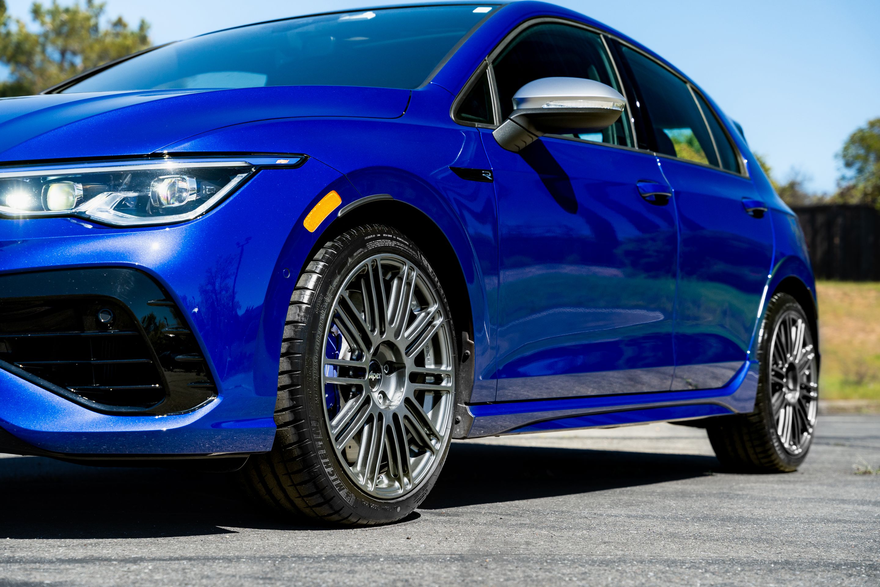 Blue VW MK8 Golf R with 18" TC-10RT Apex wheels in Anthracite