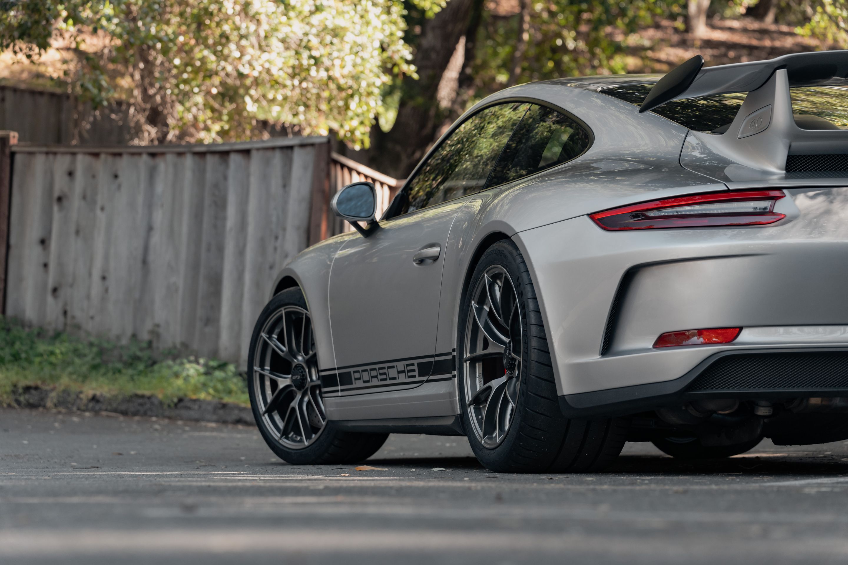 Silver Porsche 911 991.2 GT3 with 19" VS-5RS Apex wheels in Anthracite
