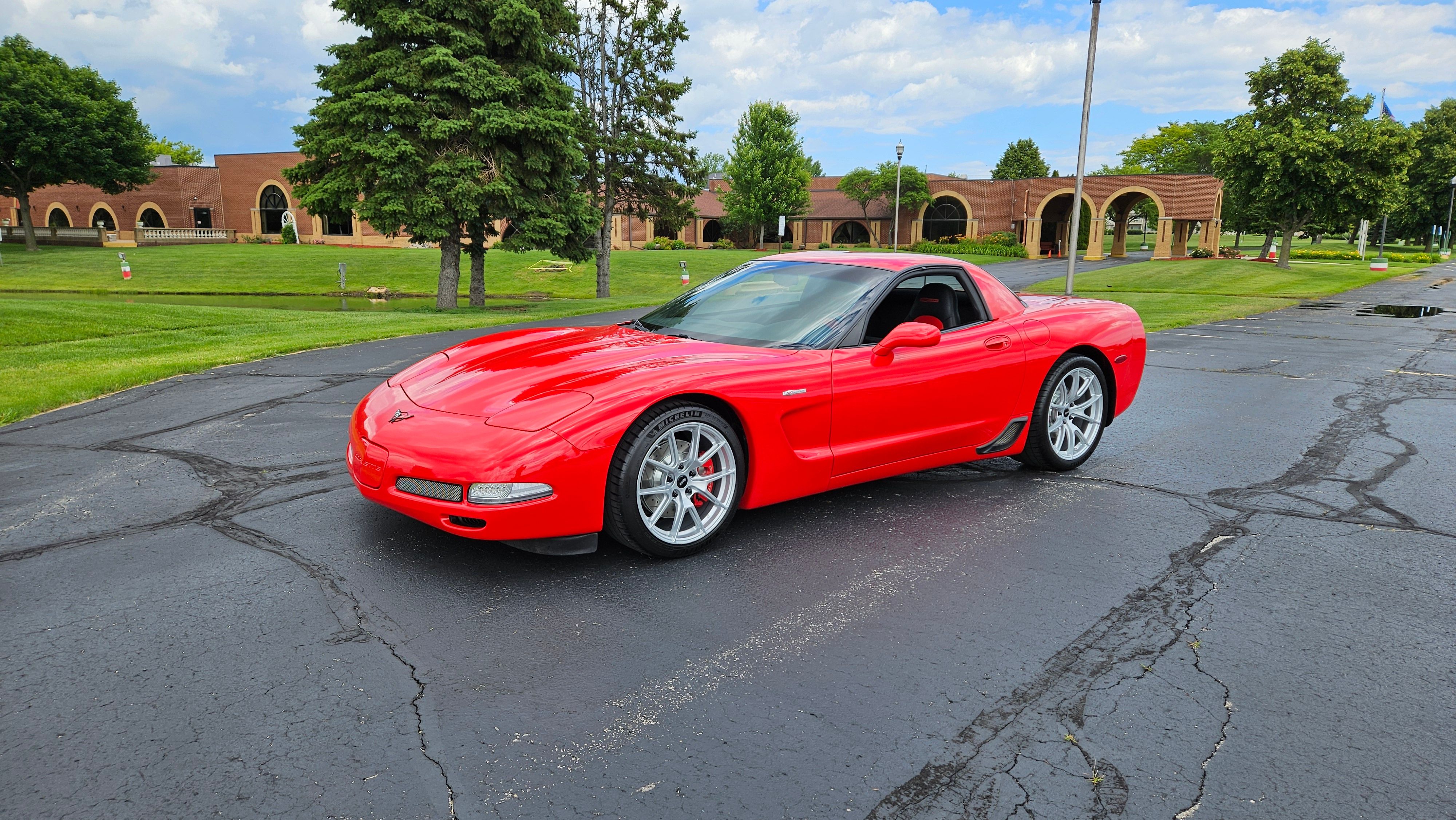 Red Chevrolet Corvette - VS-5 in Race Silver