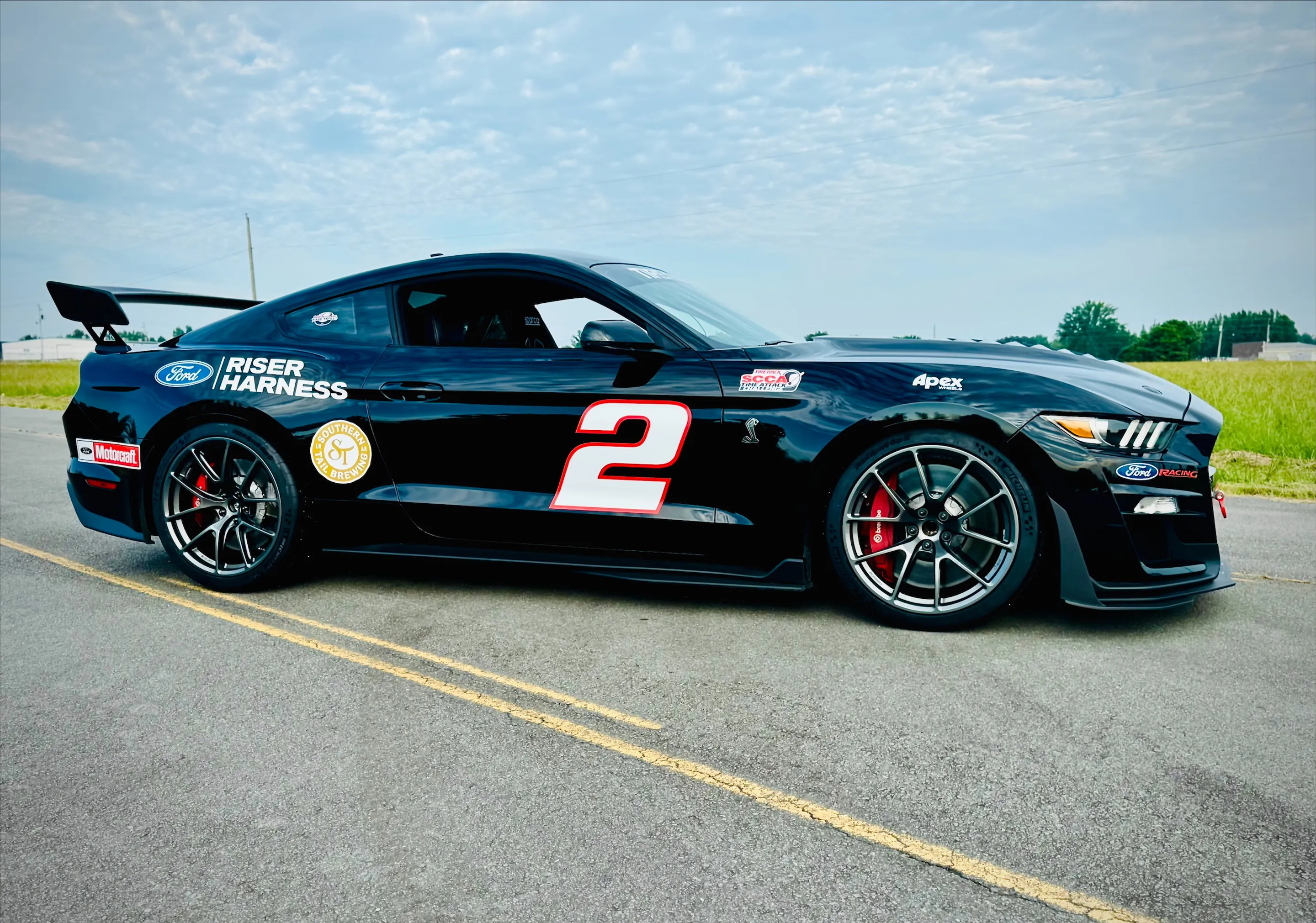 Black Ford S550 Mustang GT500 with 20" VS-5RE Apex wheels in Anthracite