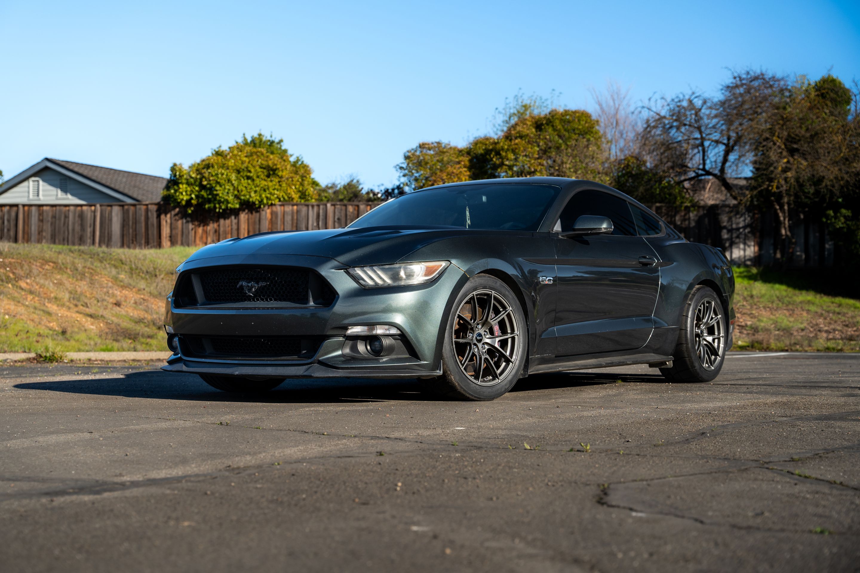 Green Ford S550 Mustang GT with 18" VS-5 Apex wheels in Anthracite