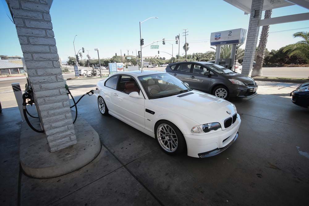 White BMW E46 M3 with 18" ARC-8 Apex wheels in Hyper Silver