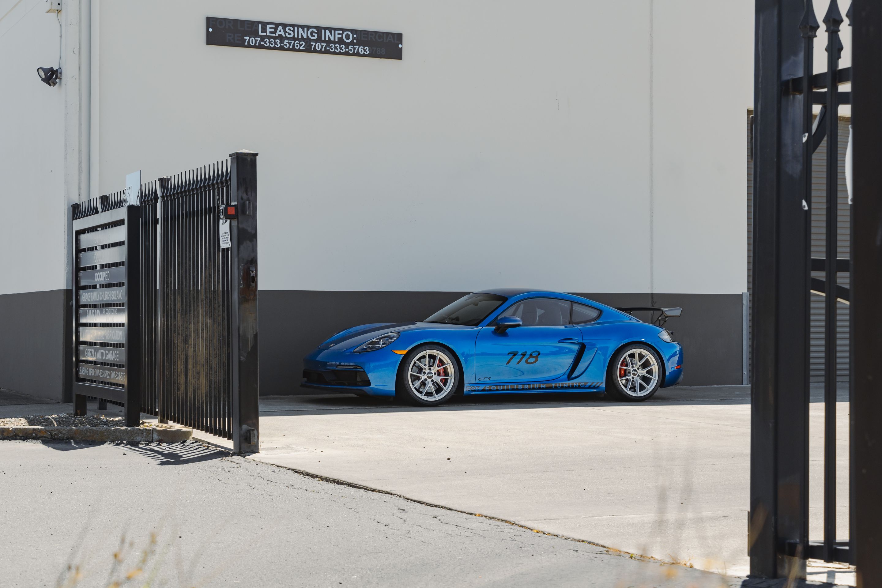 Blue Porsche 718 Cayman GTS 2.5L with 19" VS-5RS Apex wheels in Brushed Clear