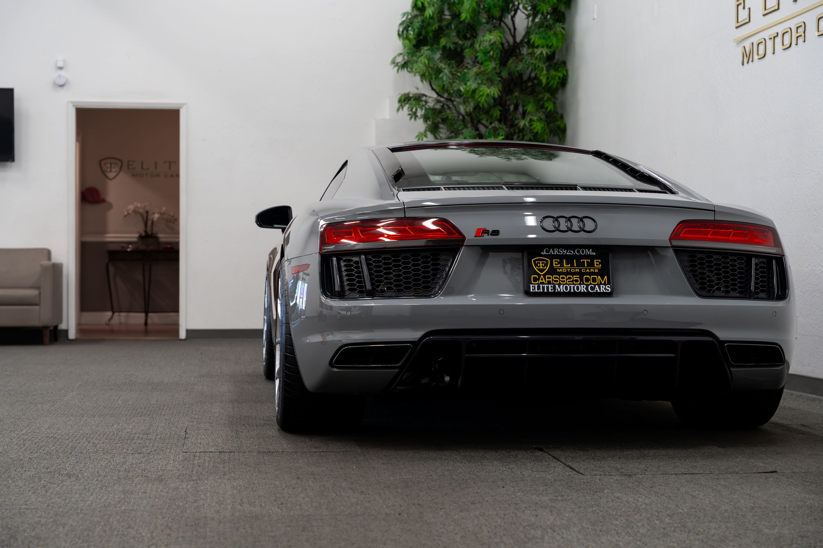 Grey Audi Gen 2 R8 with 19"/20" VS-5RS Apex wheels in Brushed Clear