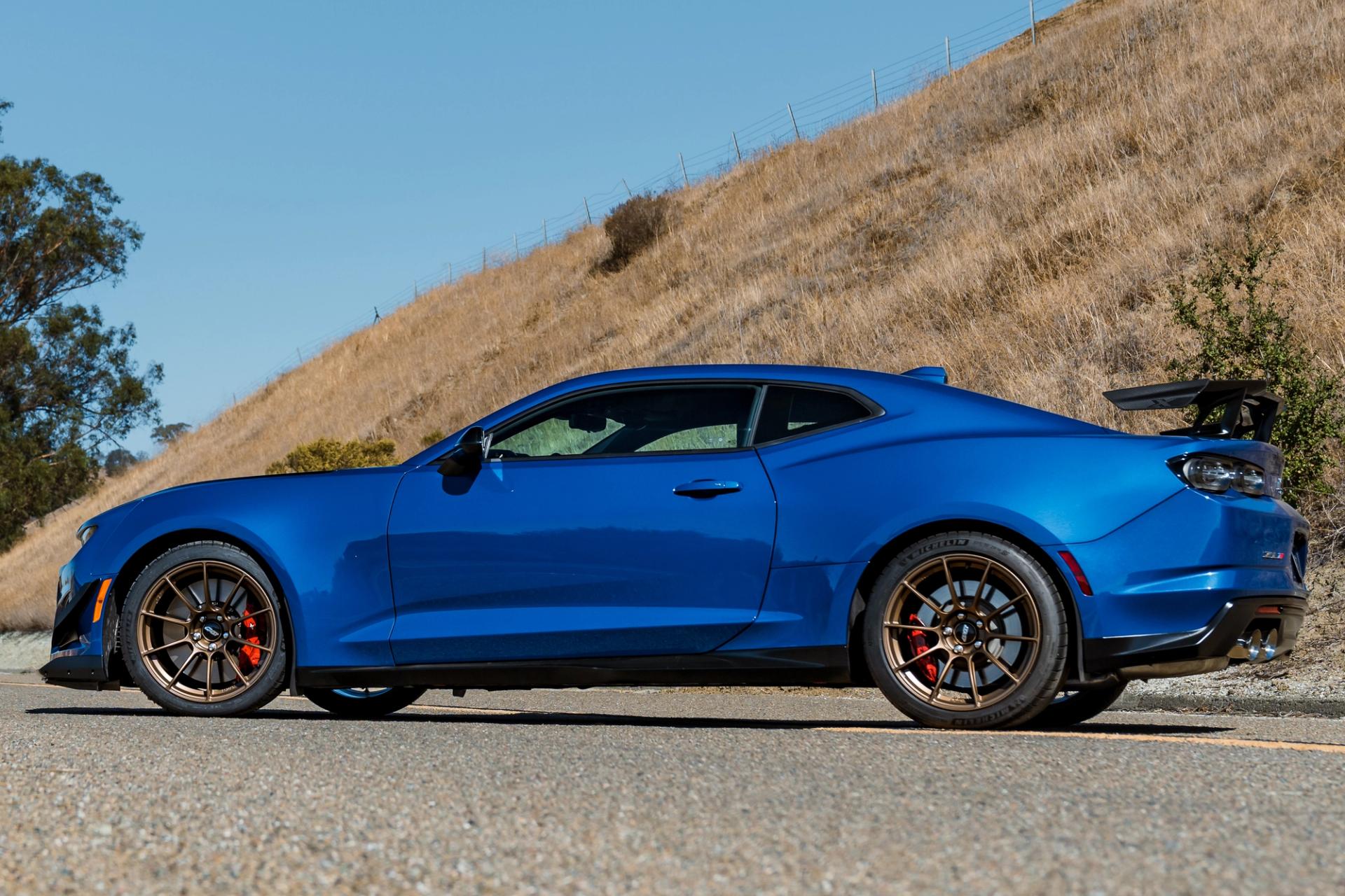 chevrolet-6th-gen-camaro-zl1-1le-with-19-sm-10rs-in-satin-bronze-on