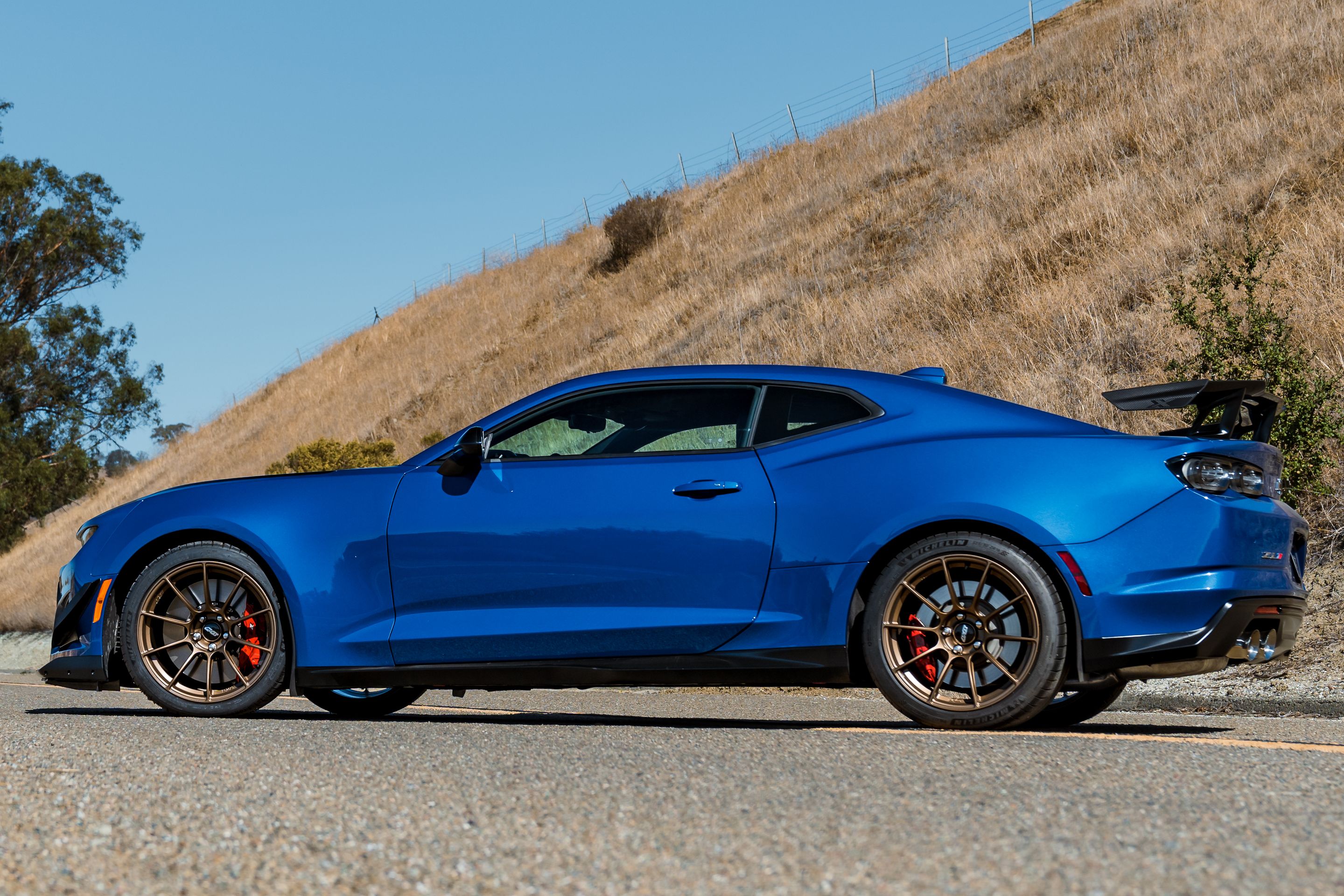 Blue Chevrolet 6th Gen Camaro ZL1 1LE with 19" SM-10RS Apex wheels in Satin Bronze