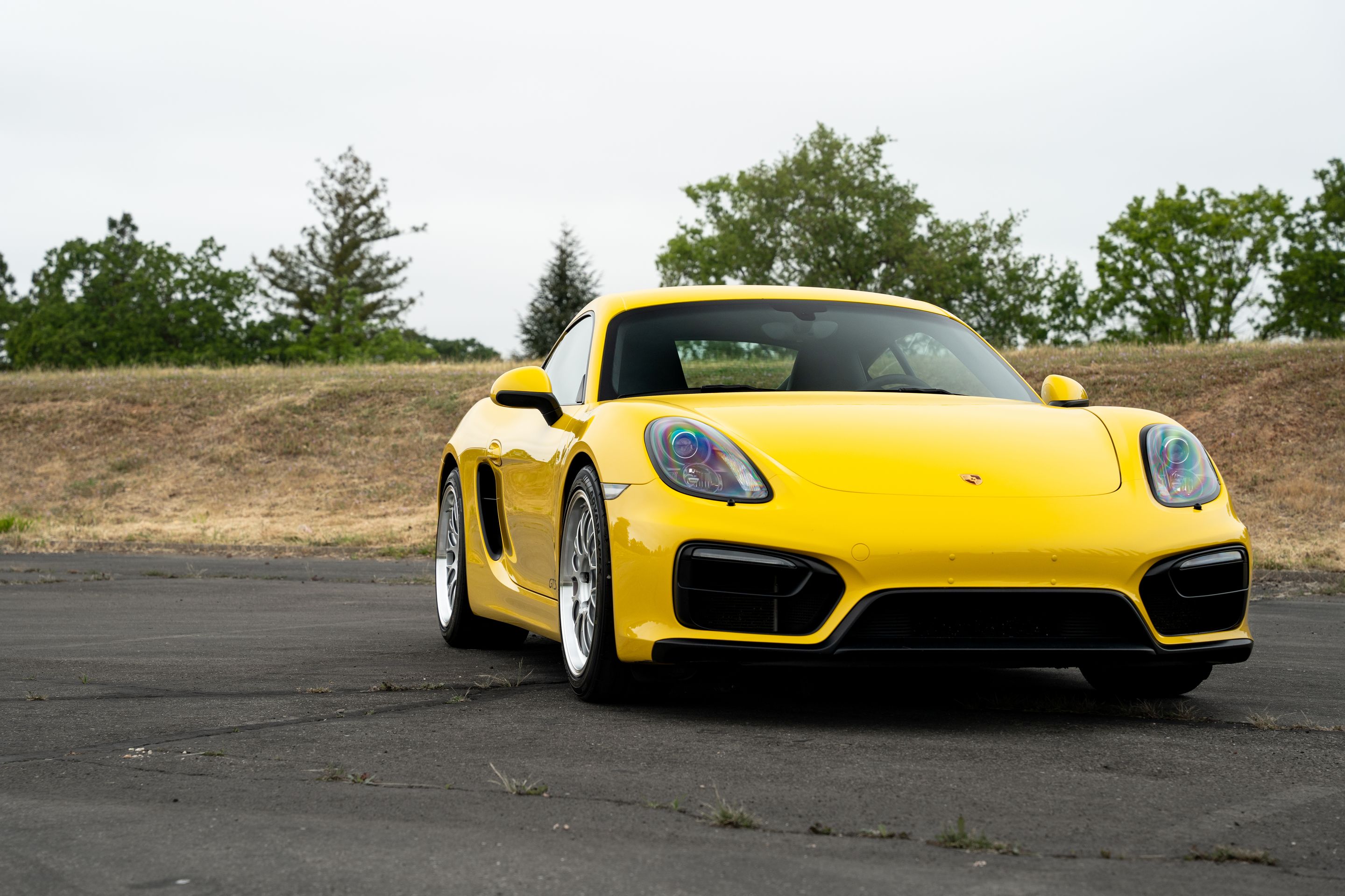 Yellow Porsche 981 Cayman GTS with 19" ML-10RT Apex wheels in Machined Lip Race Silver