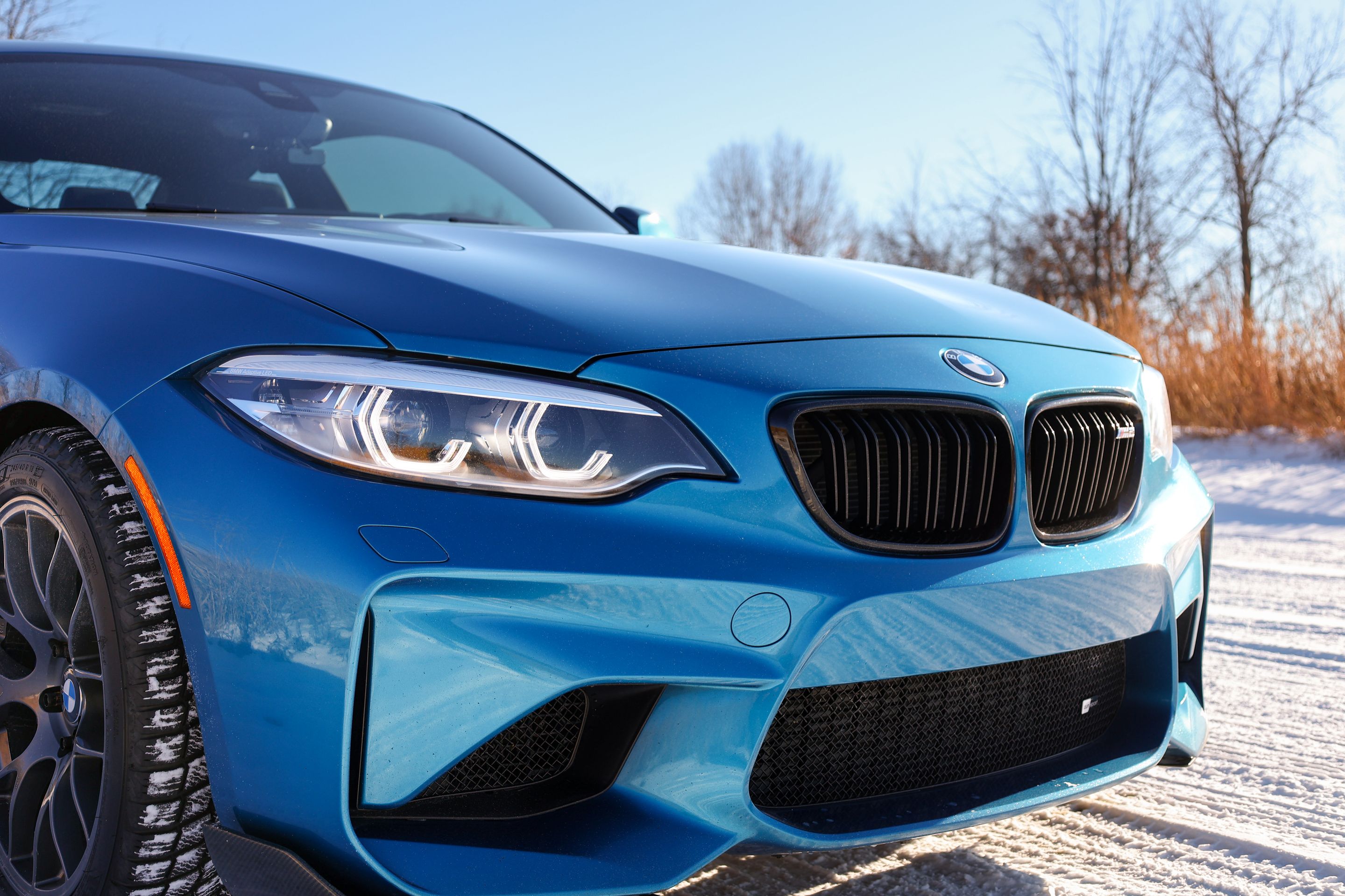 Blue BMW F87 M2 with 18" EC-7 Apex wheels in Anthracite