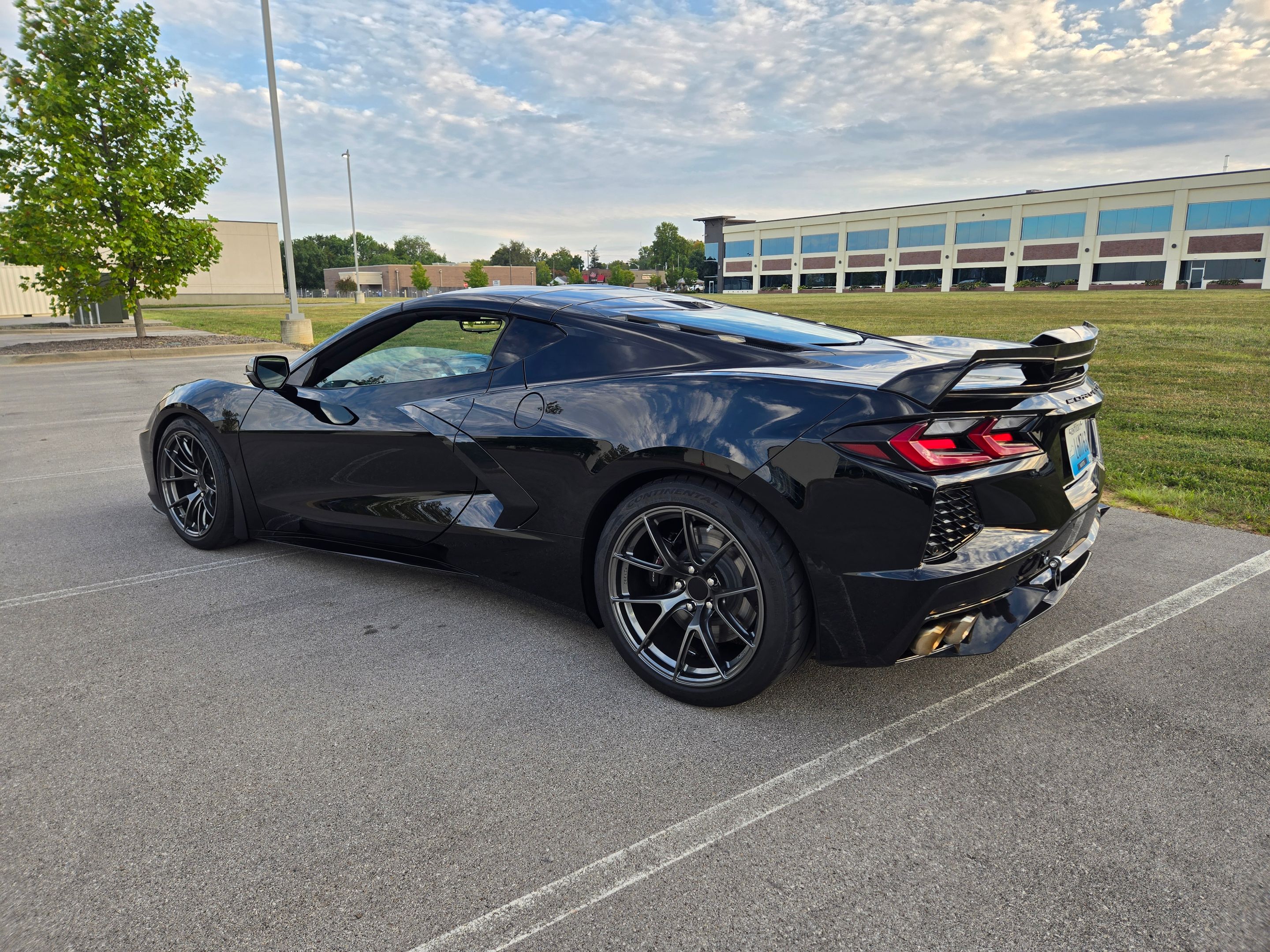 Black Chevrolet C8 Corvette Stingray/Z51 with 18"/19" VS-5RS Apex wheels in Anthracite