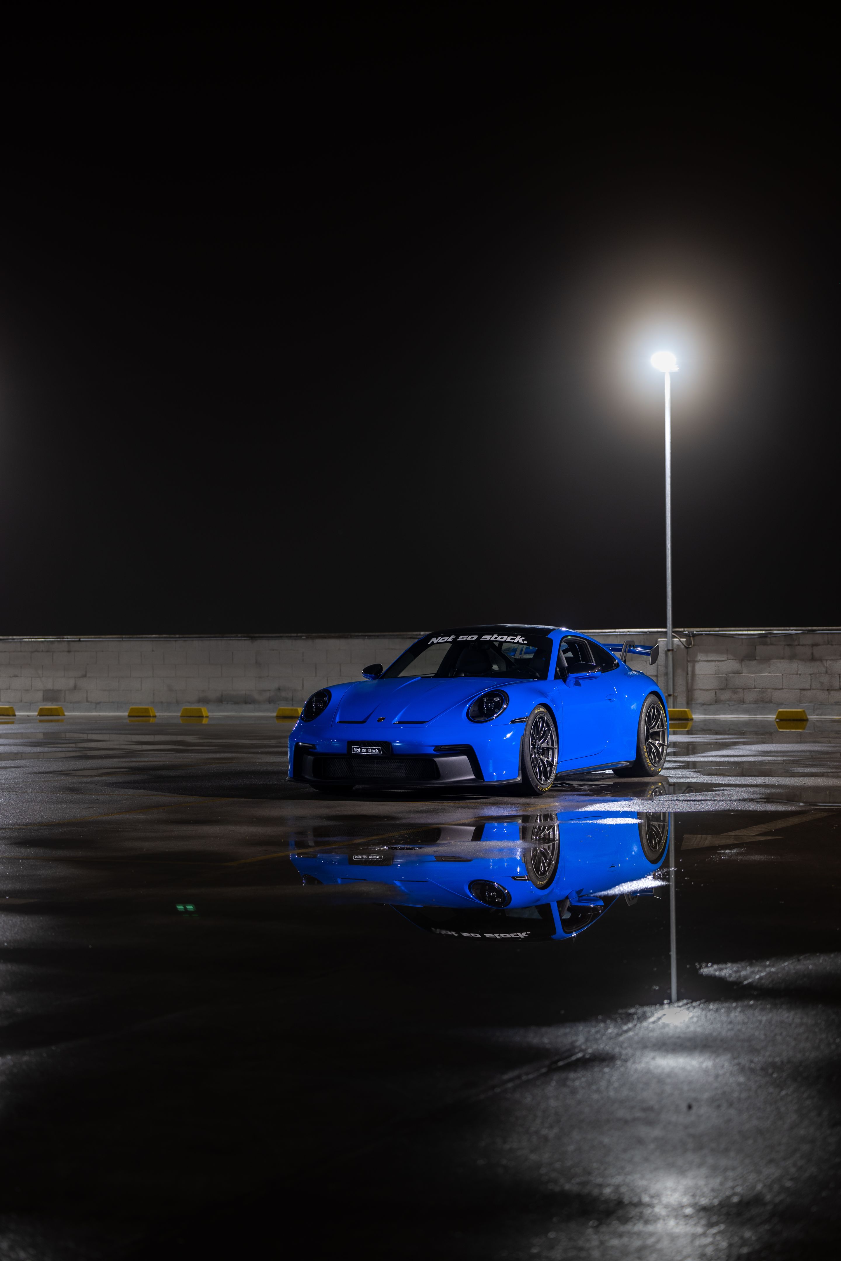 Blue Porsche 911 992.1 GT3 with 19" VS-5RS Apex wheels in Anthracite