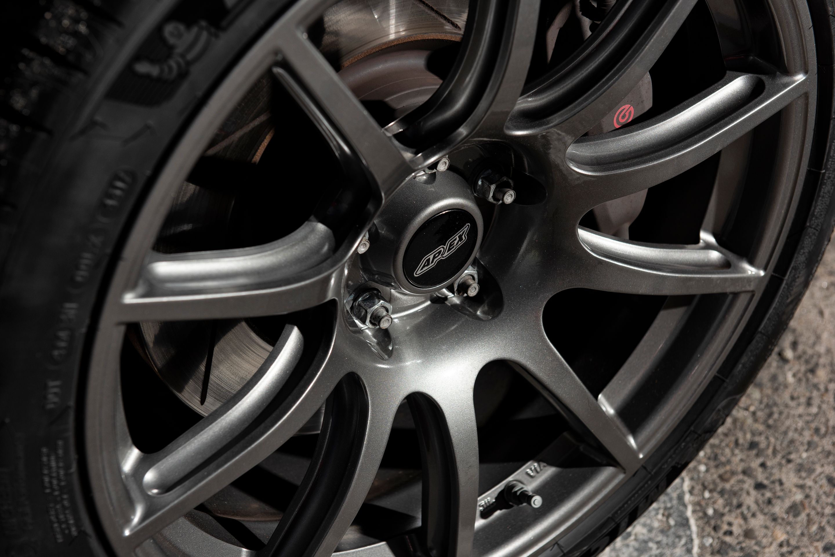 Grey Ford S197 Mustang GT with 19" SM-10 Apex wheels in Anthracite