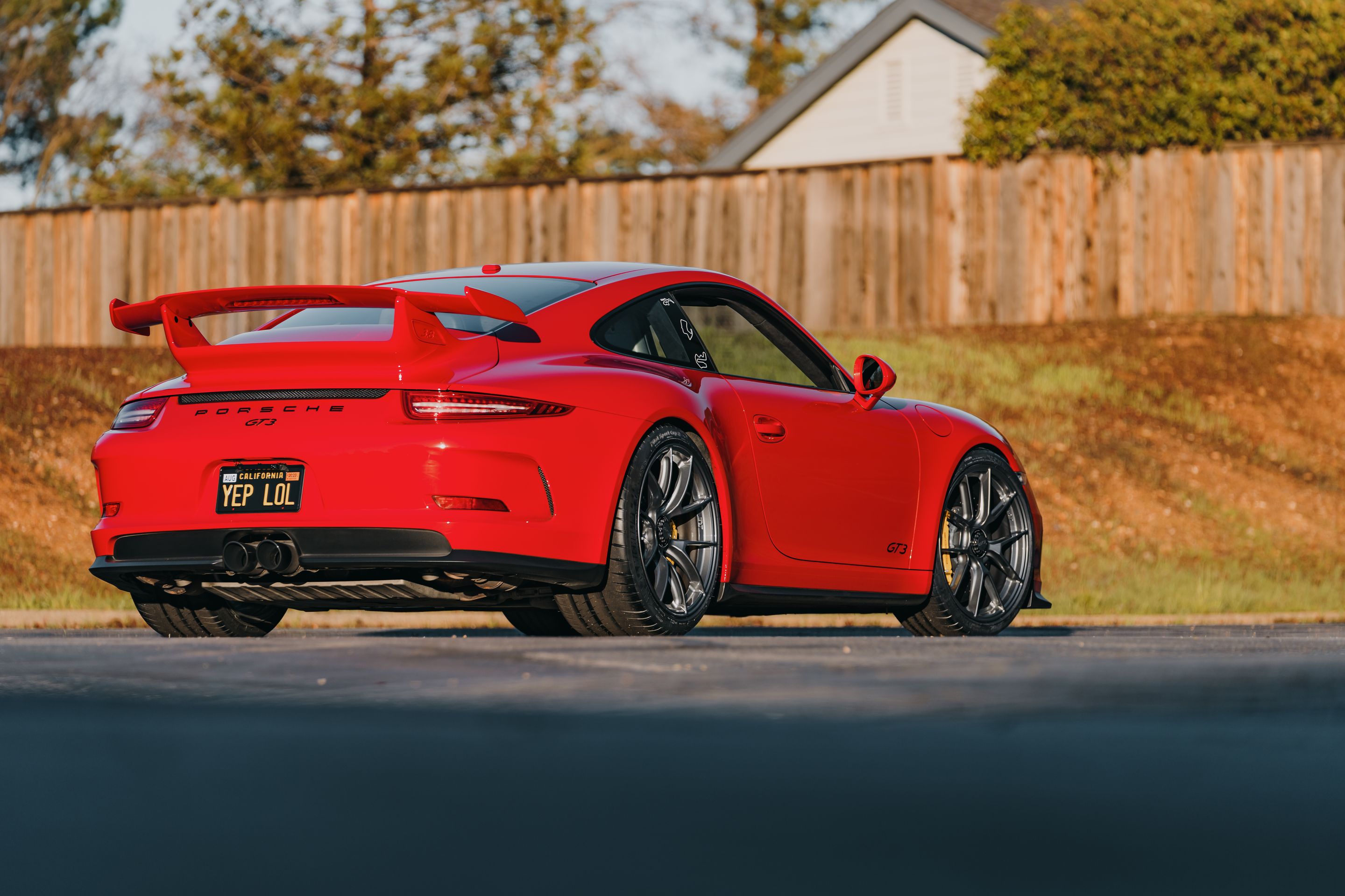 Red Porsche 911 991.1 GT3 with 20" VS-5RS Apex wheels in Anthracite