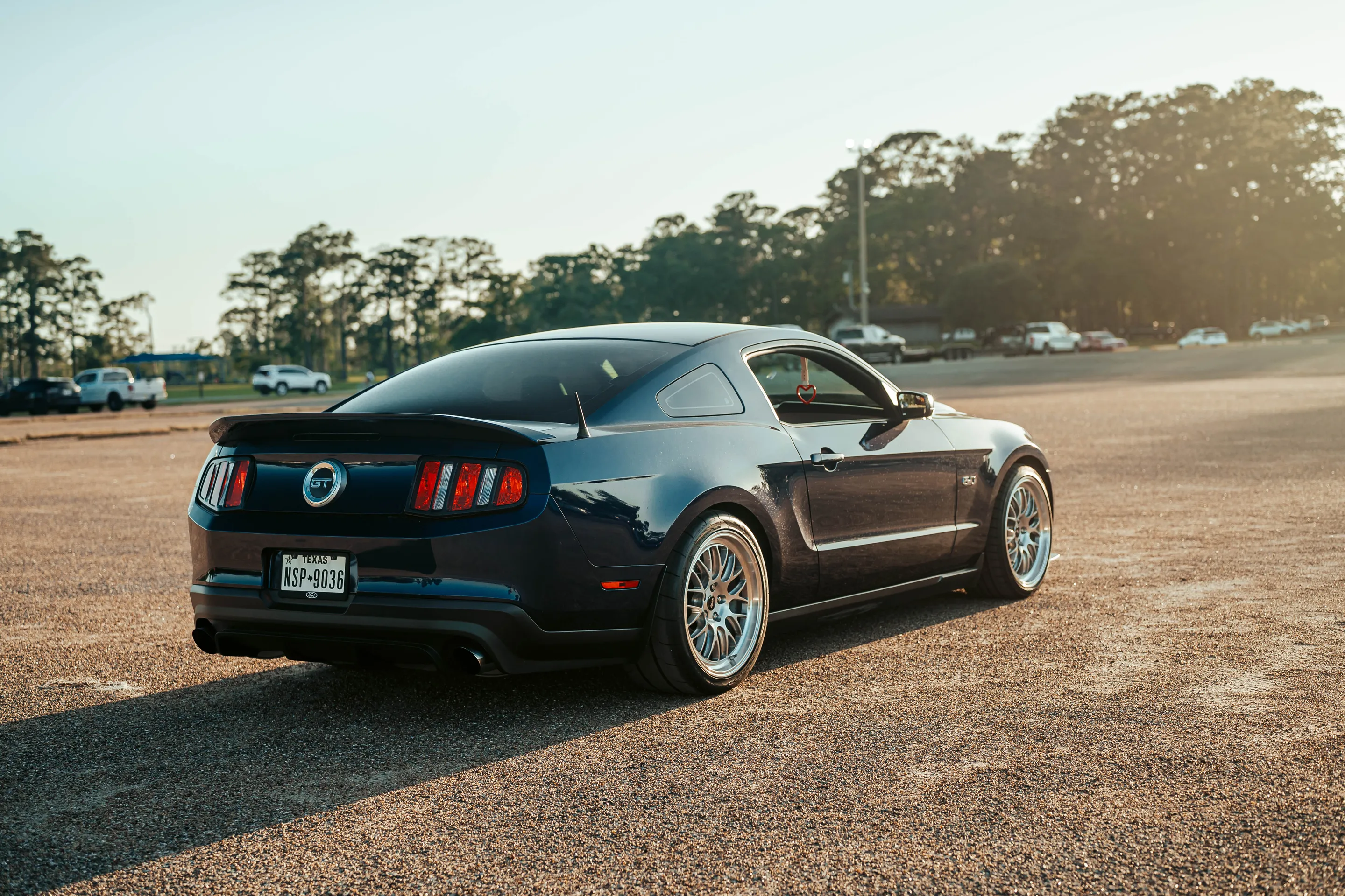 Ford S197 Mustang GT with 19