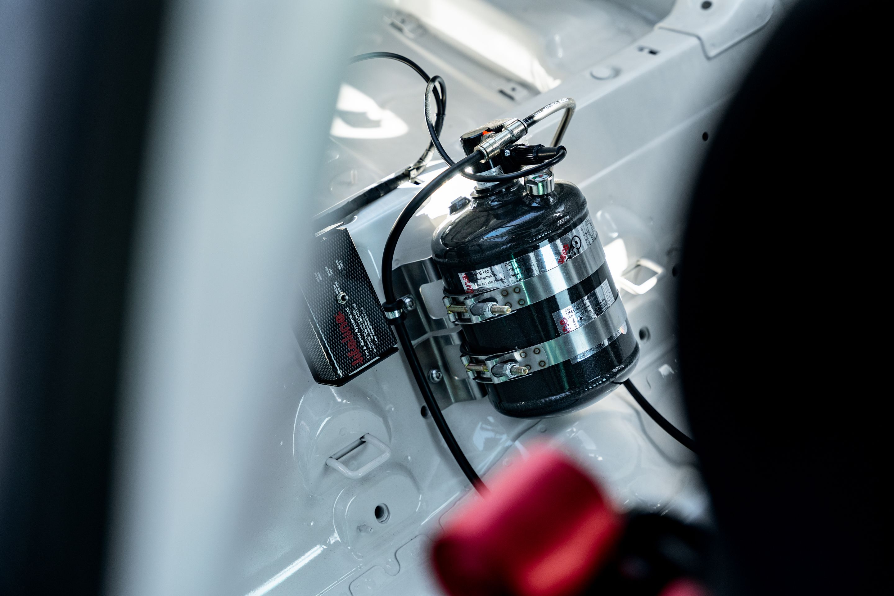 White BMW E82 1M with 18" VS-5 Apex wheels in Race Silver